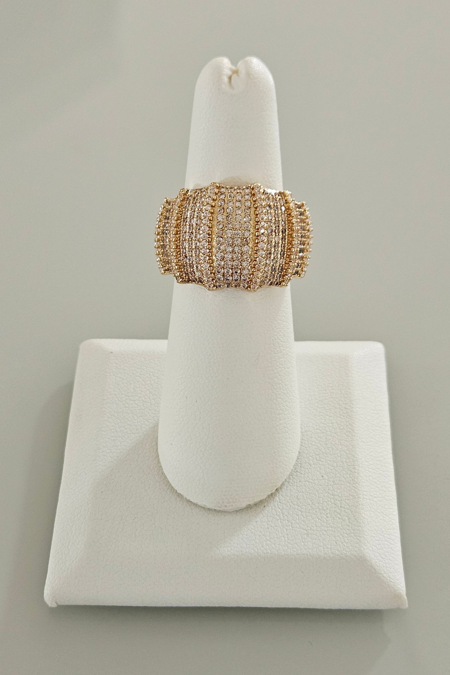 GOLDEN RING WITH DIAMONDS