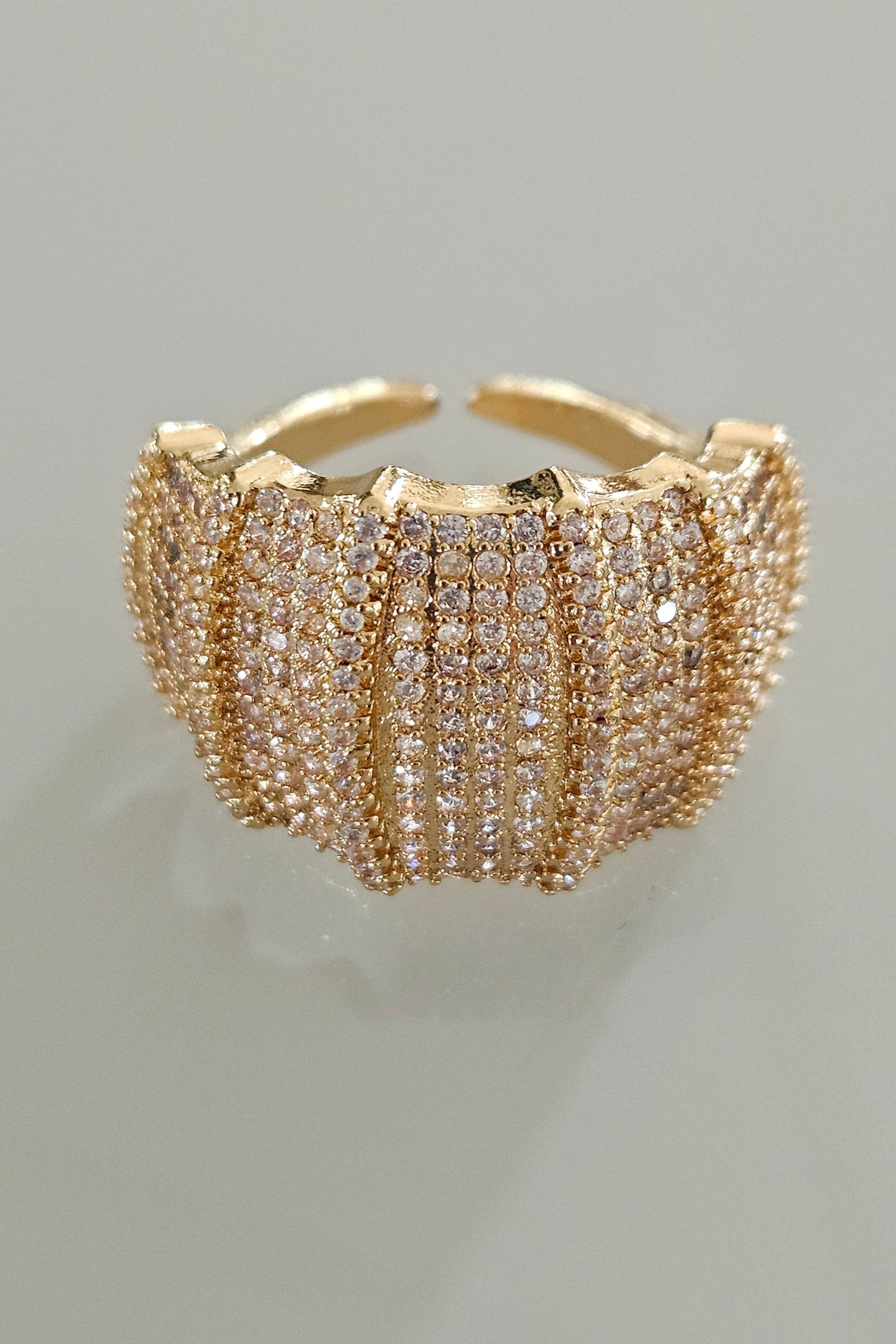 SORTIJA DORADA CON BRILLANTES