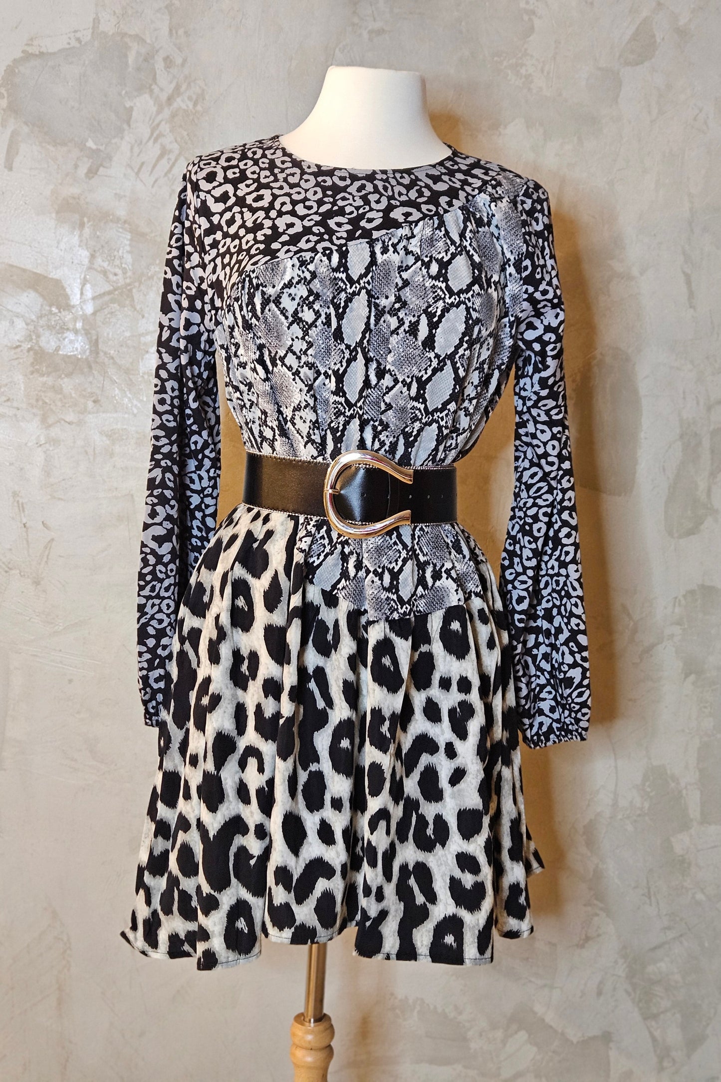 TRAJE CORTO ANIMAL PRINT GRIS/NEGRO