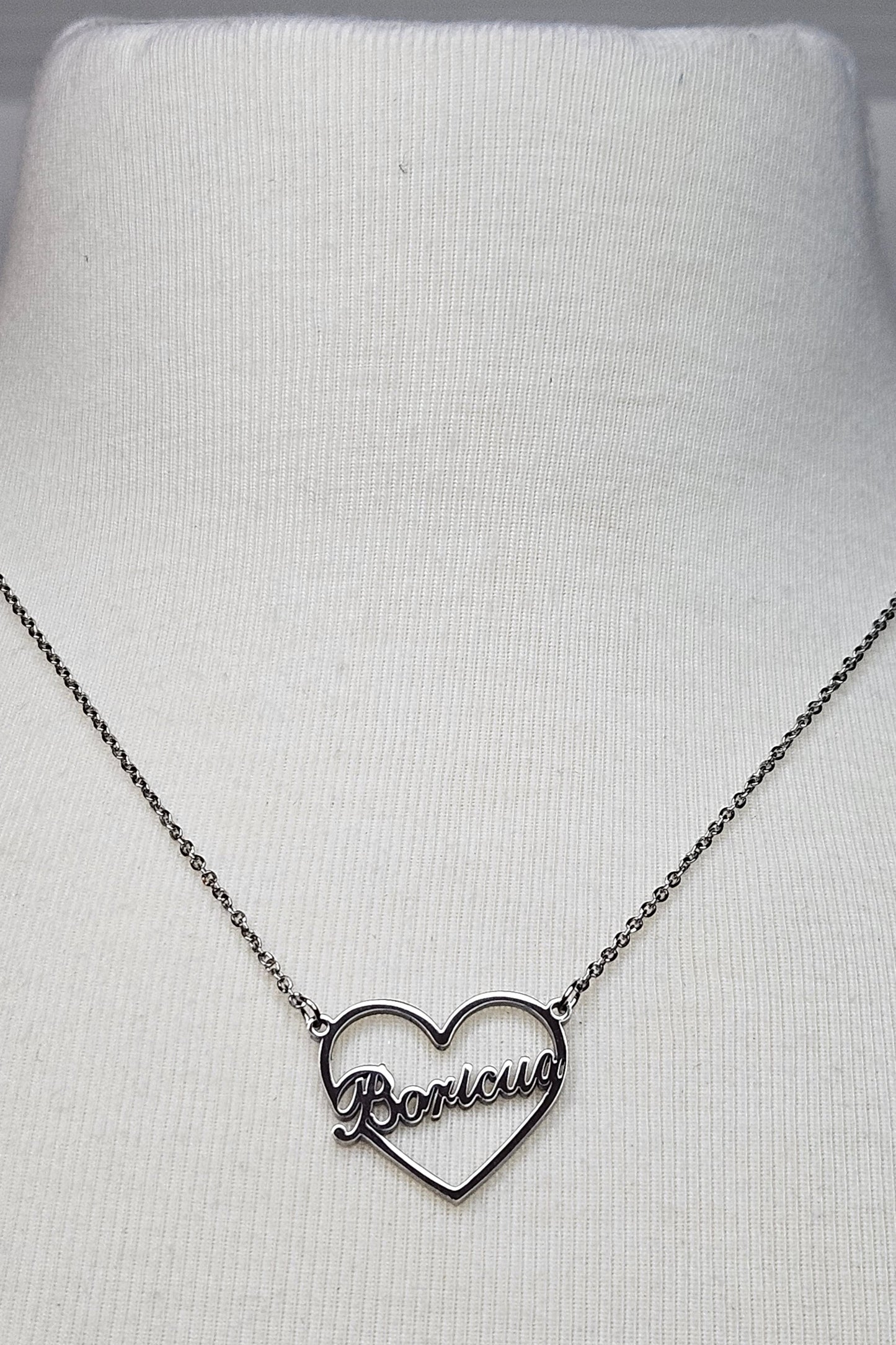 CADENA STAINLESS STEAL PLATEADA CON PENDANT CORAZÓN BORICUA
