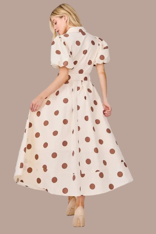 TRAJE DE POLKA DOTS CREMA Y MARRÓN