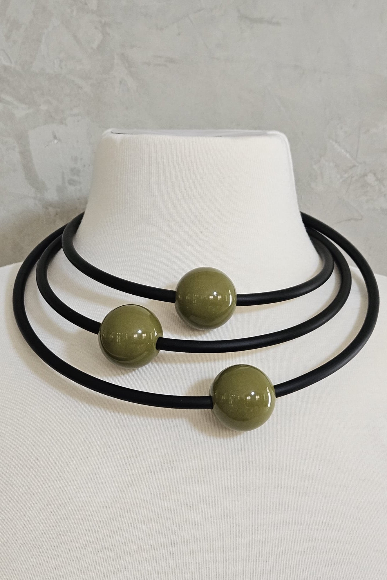 COLLAR NEGRO Y VERDE