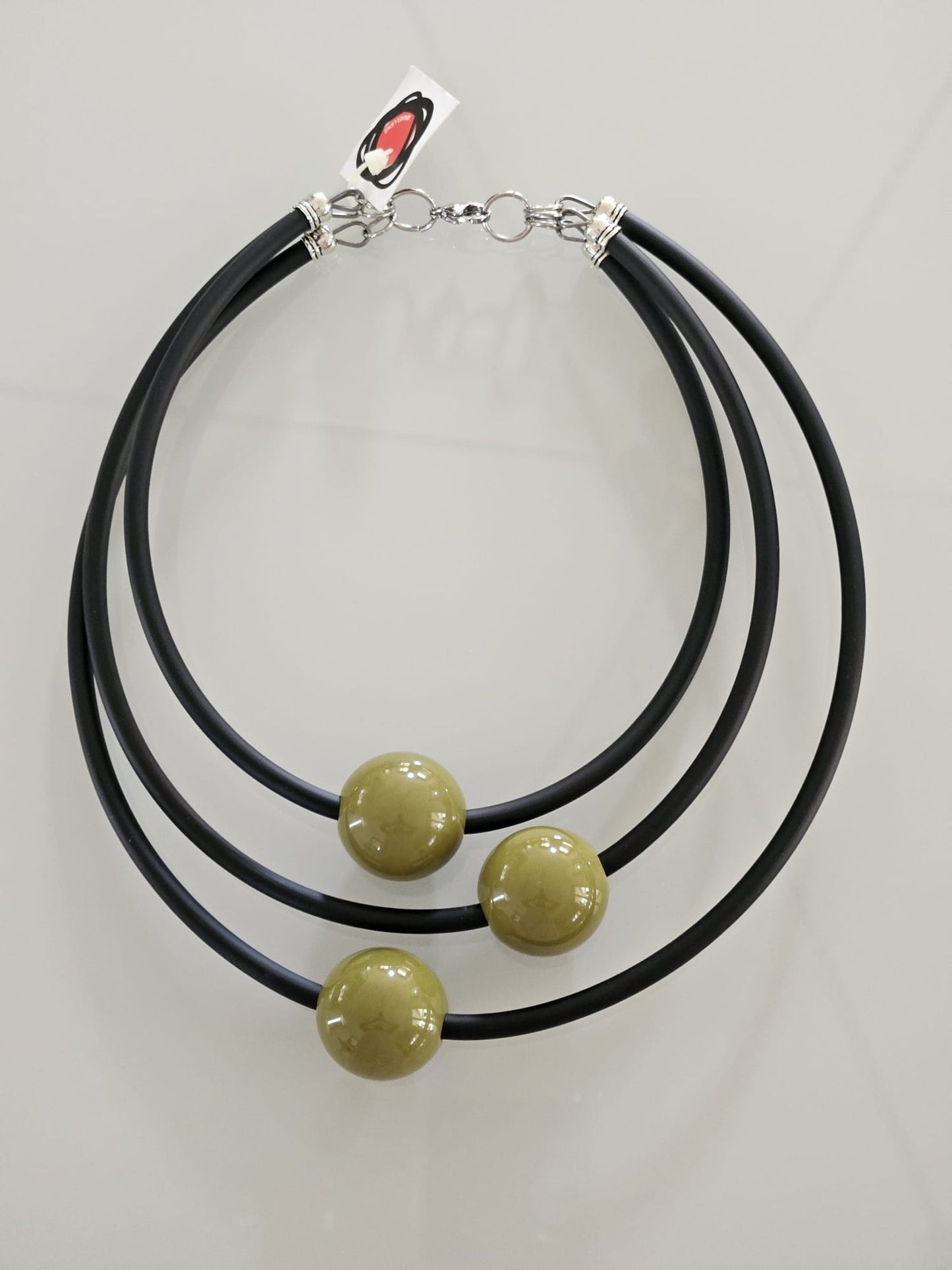 COLLAR NEGRO Y VERDE