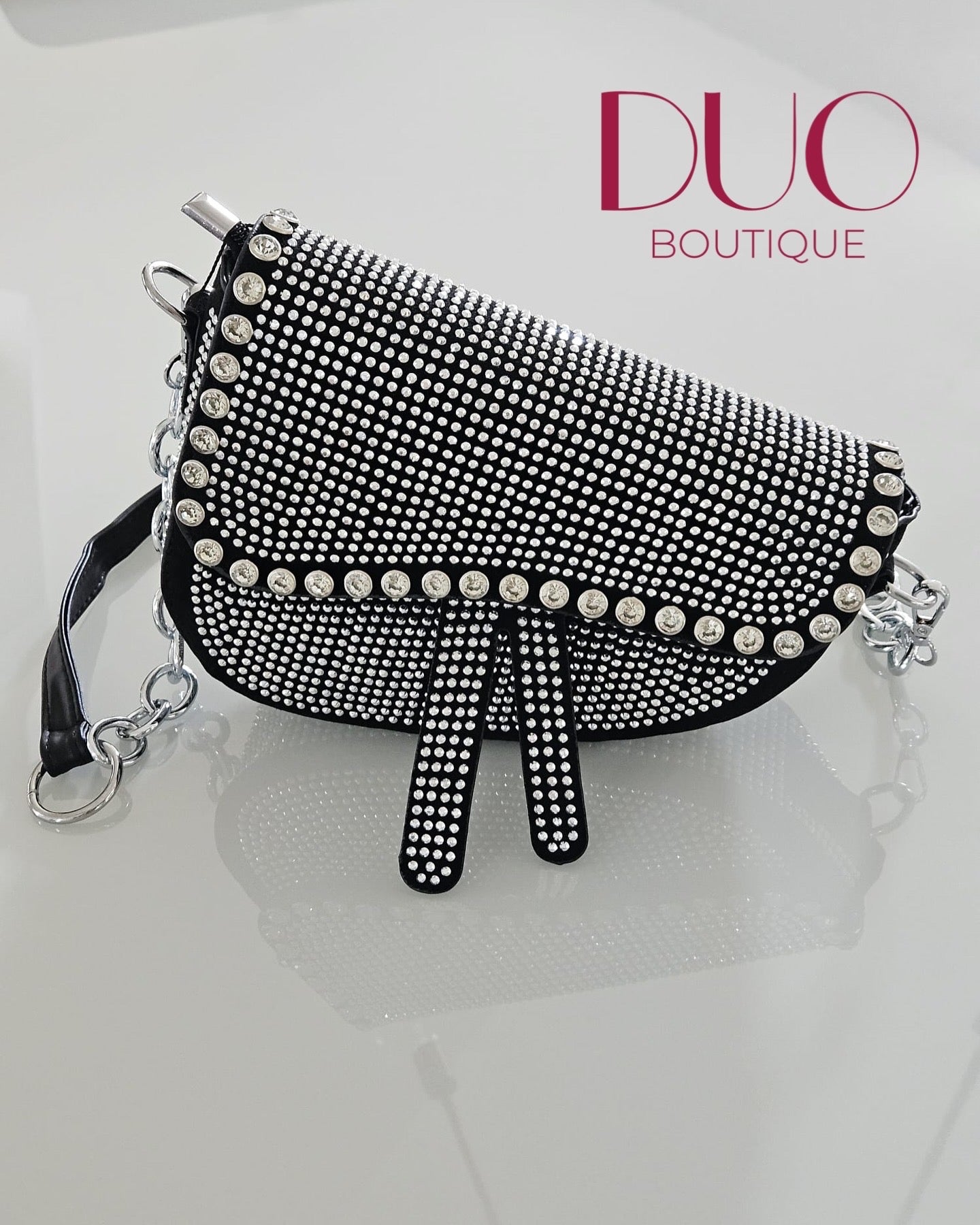 CARTERA NEGRA CON RHINESTONES