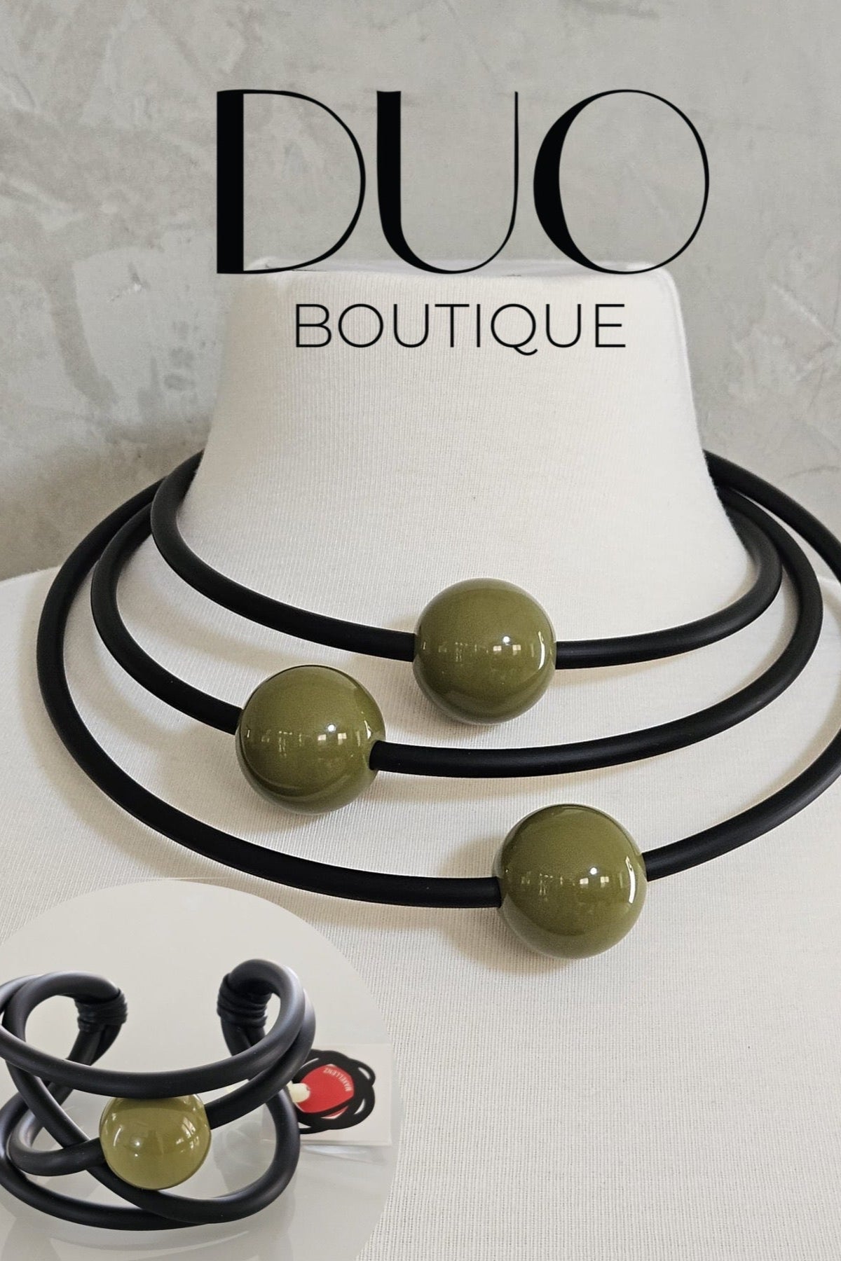 COLLAR NEGRO Y VERDE