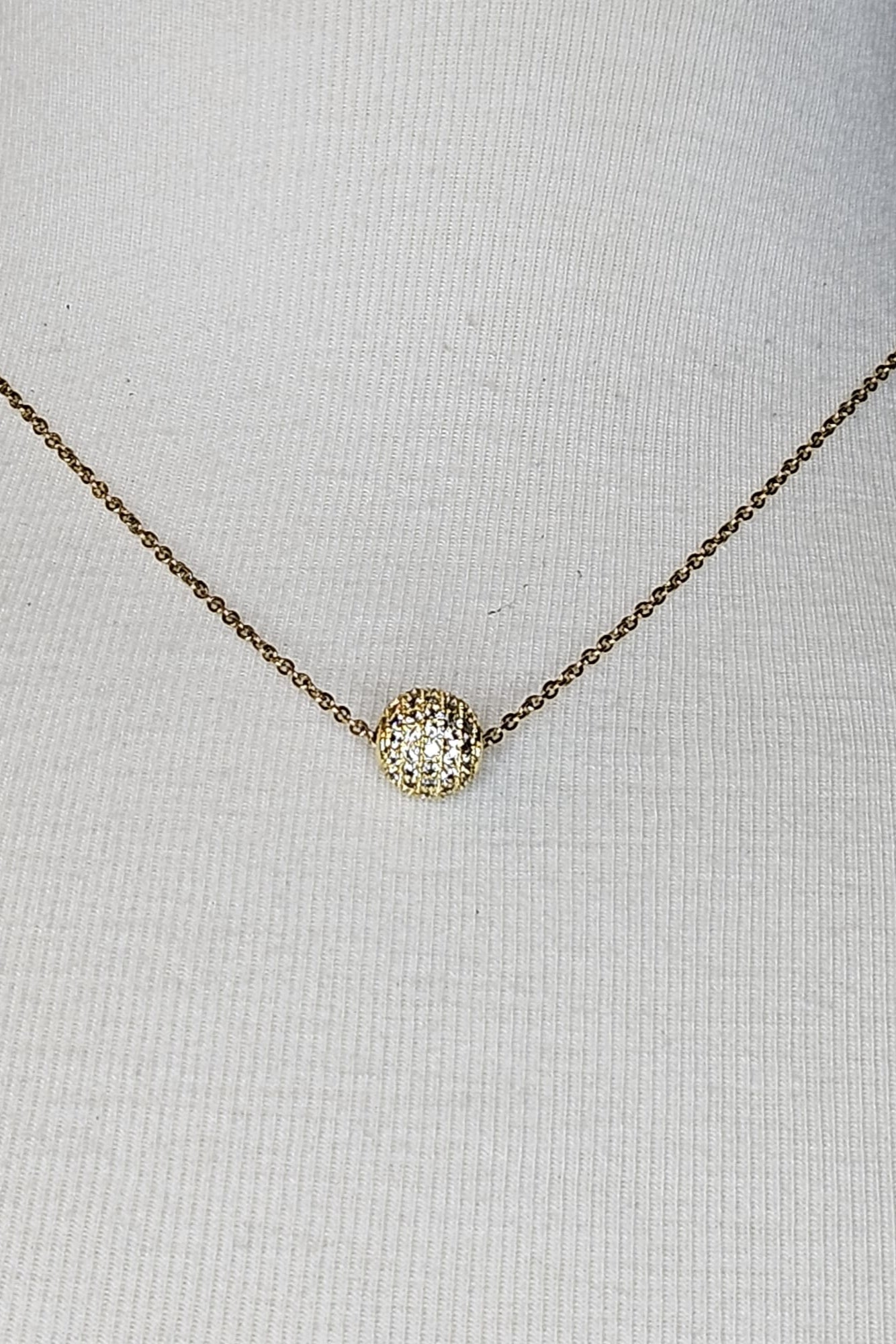 CADENA DORADA CON PENDANT DE ESFERA CON BRILLANTES