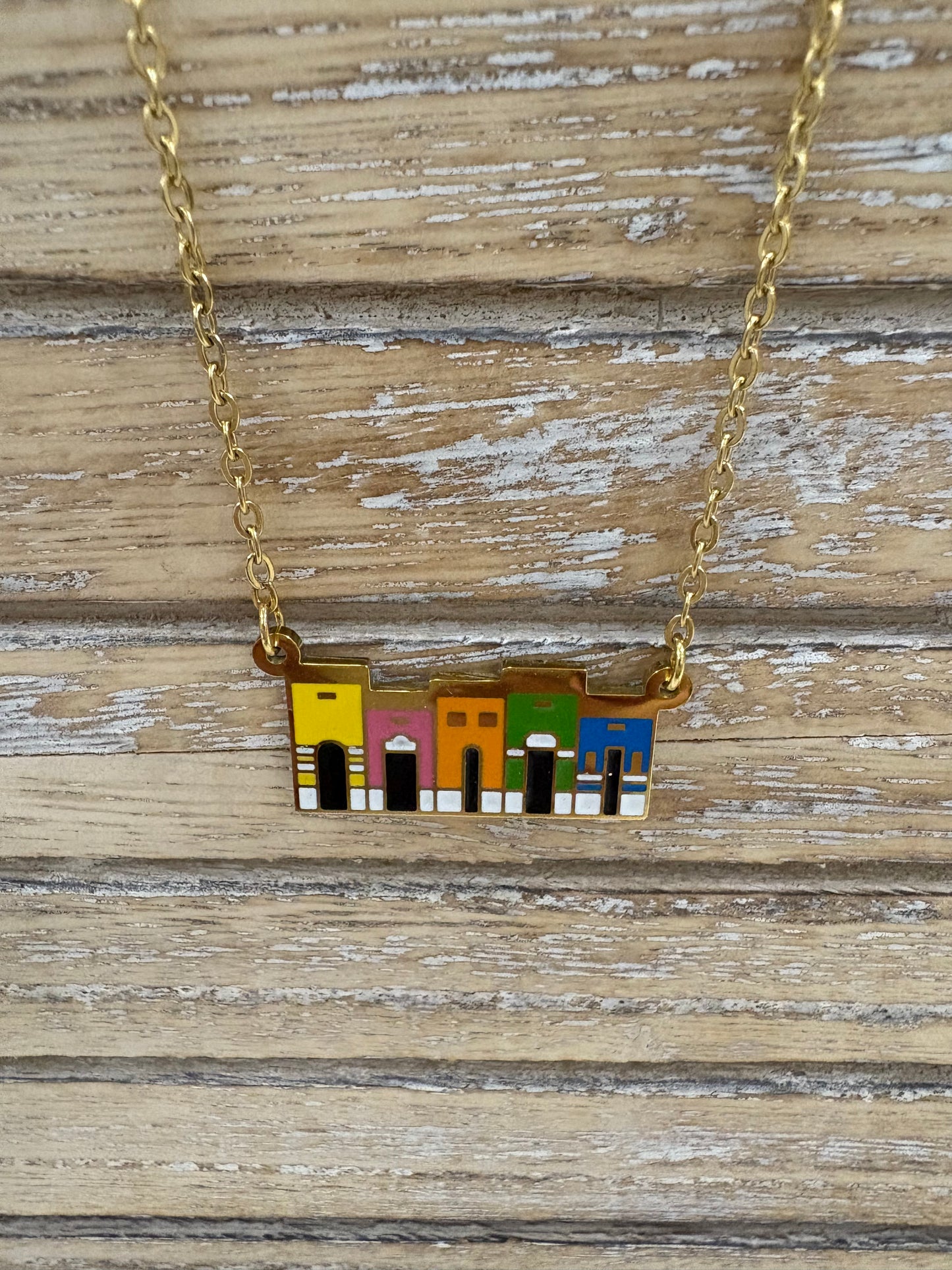 VSJ'S COLORFUL HOUSES CHAIN