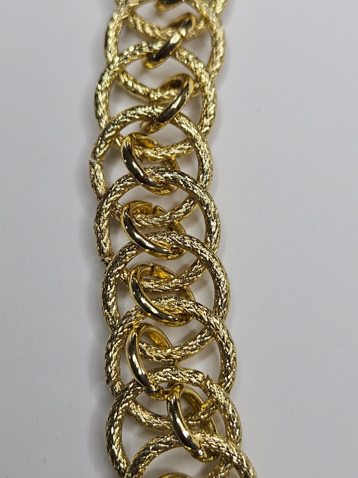 COLLAR DE CIRCULOS ENTRELAZADOS COLOR ORO