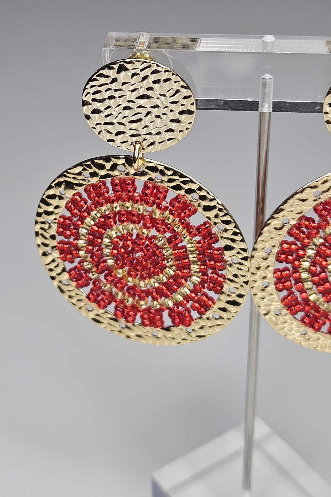 PANTALLAS REDONDAS DORADAS CON ROJO