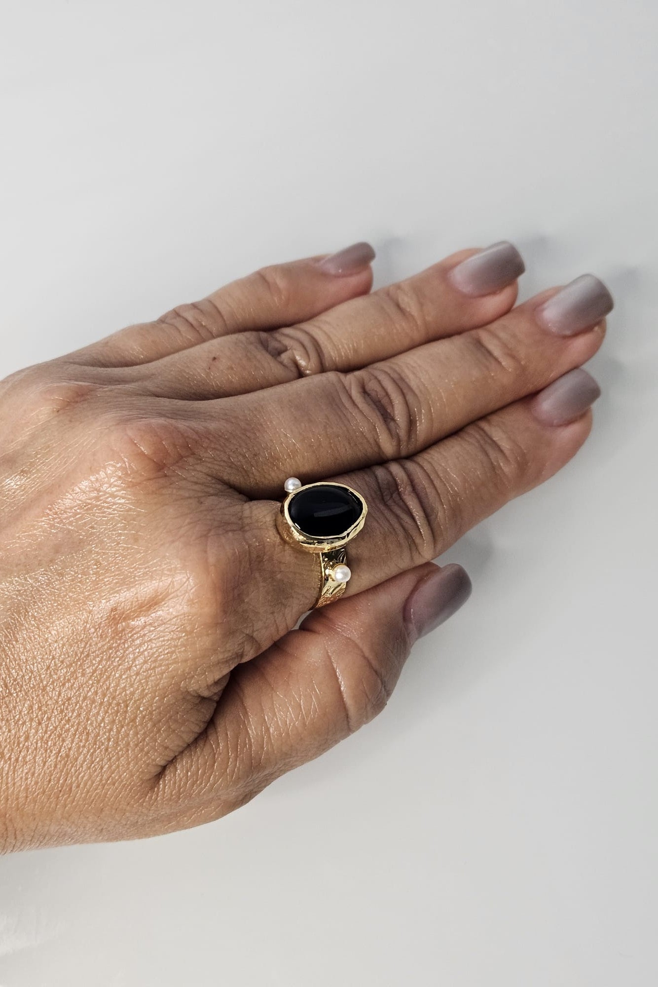 SET TURCO DE BRAZALETE Y SORTIJA DORADO CON PIEDRA NEGRA Y PERLAS