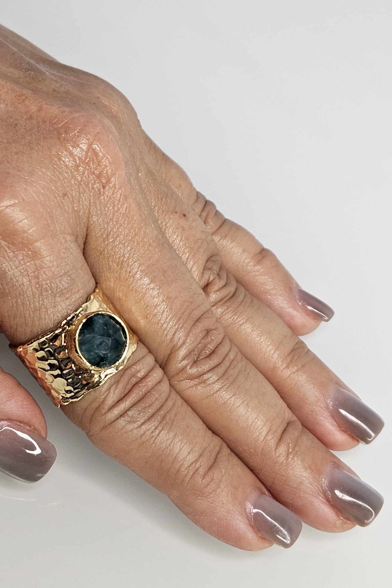 SORTIJA TURCA DORADA CON PIEDRA VERDE