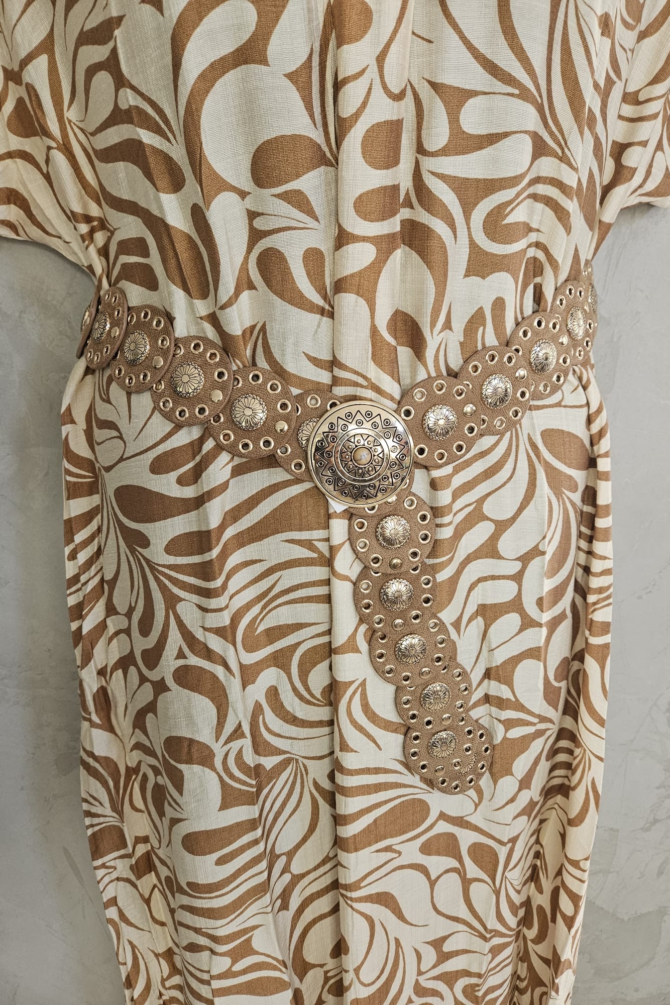 TRAJE "MAXI DRESS" TAMAÑO PLUS COLOR TAUPE