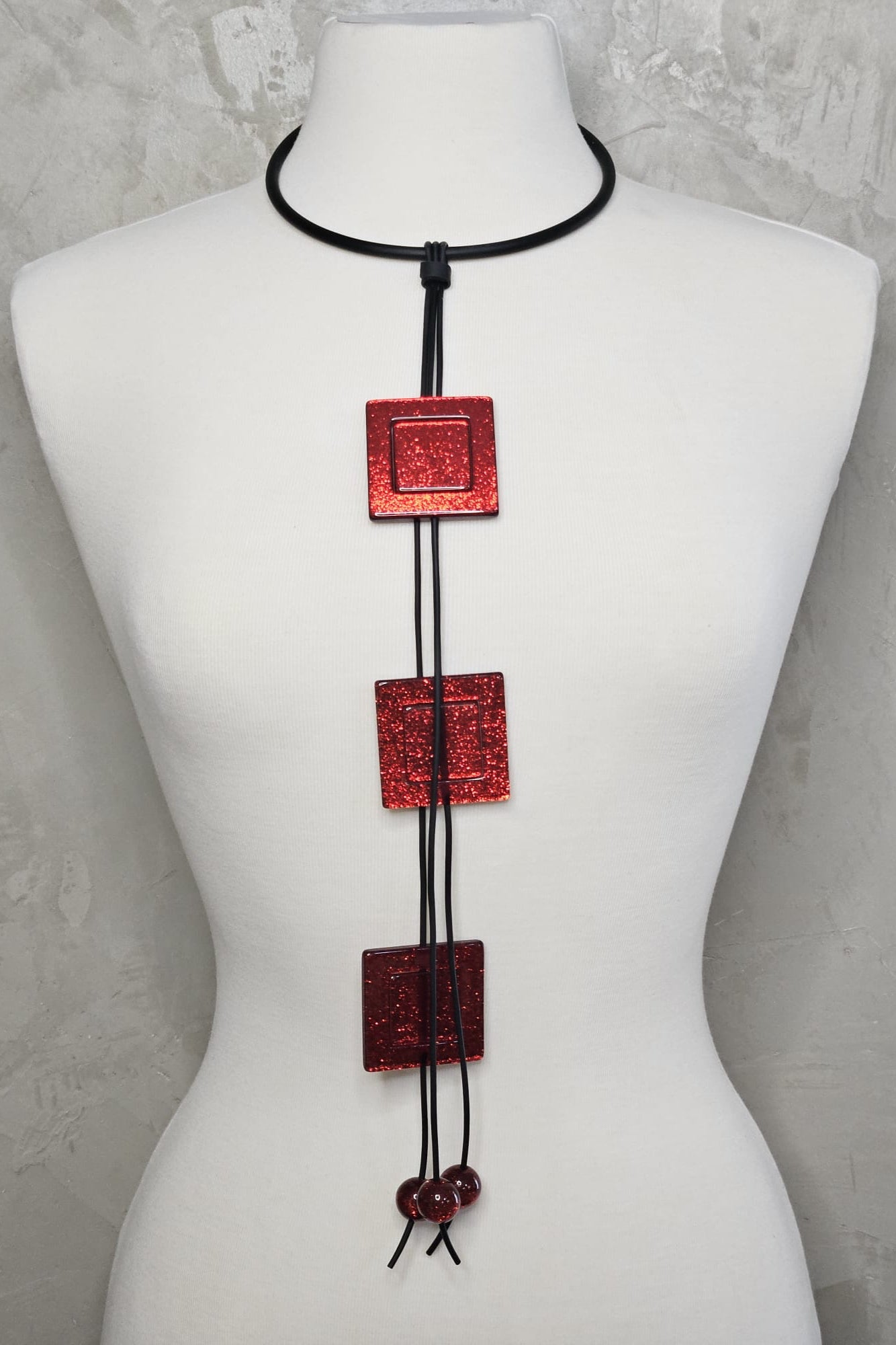 COLLAR NEGRO Y ROJO