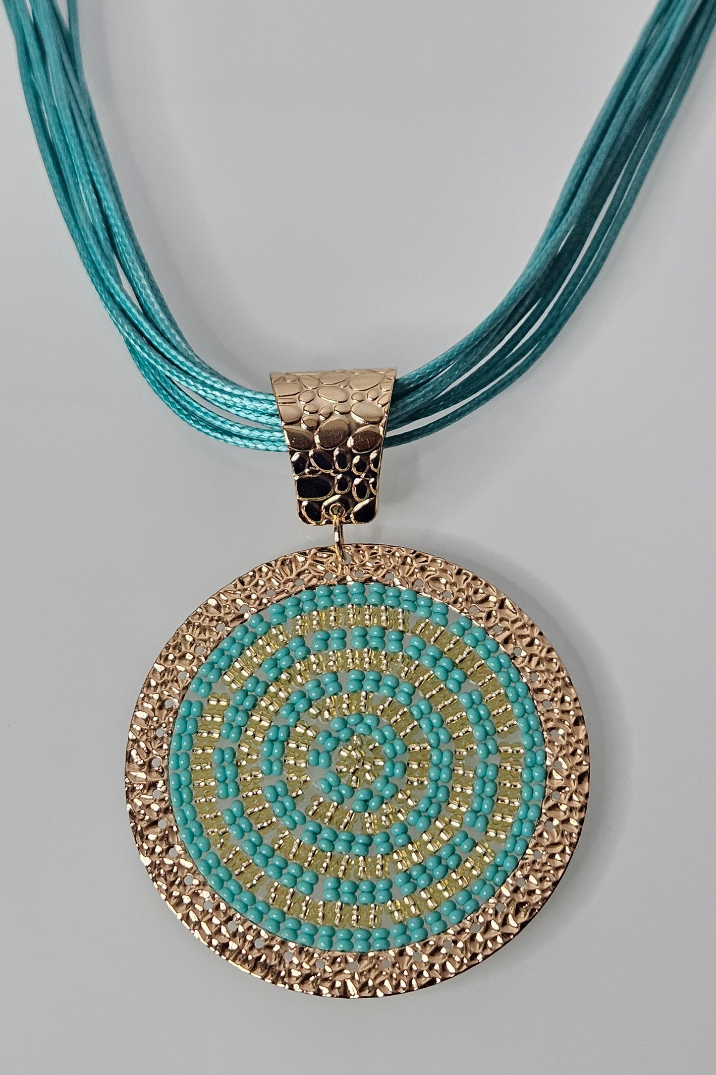 COLLAR TURQUESA Y DORADO