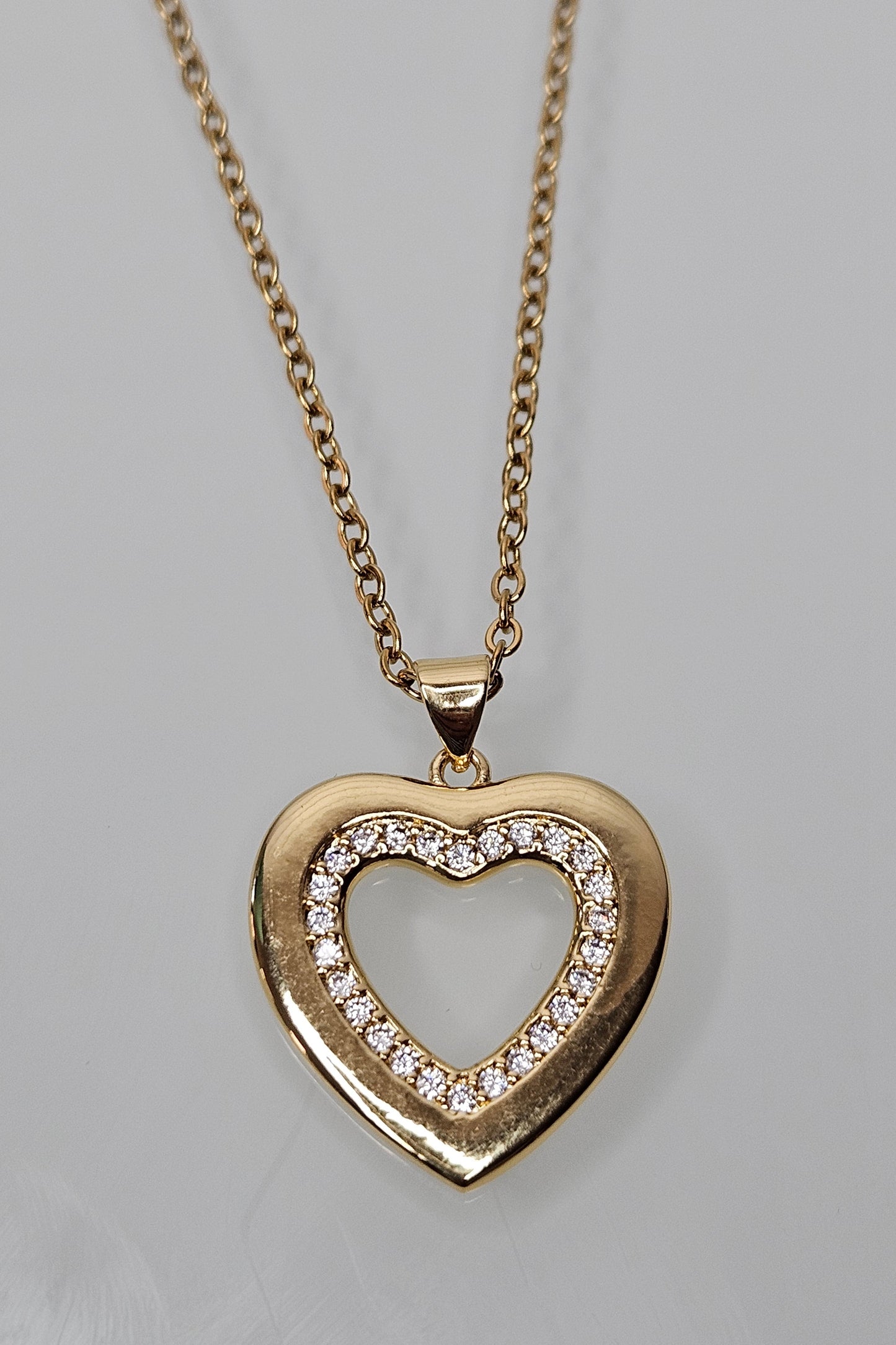 CADENA DORADA CORAZÓN CON BRILLANTES