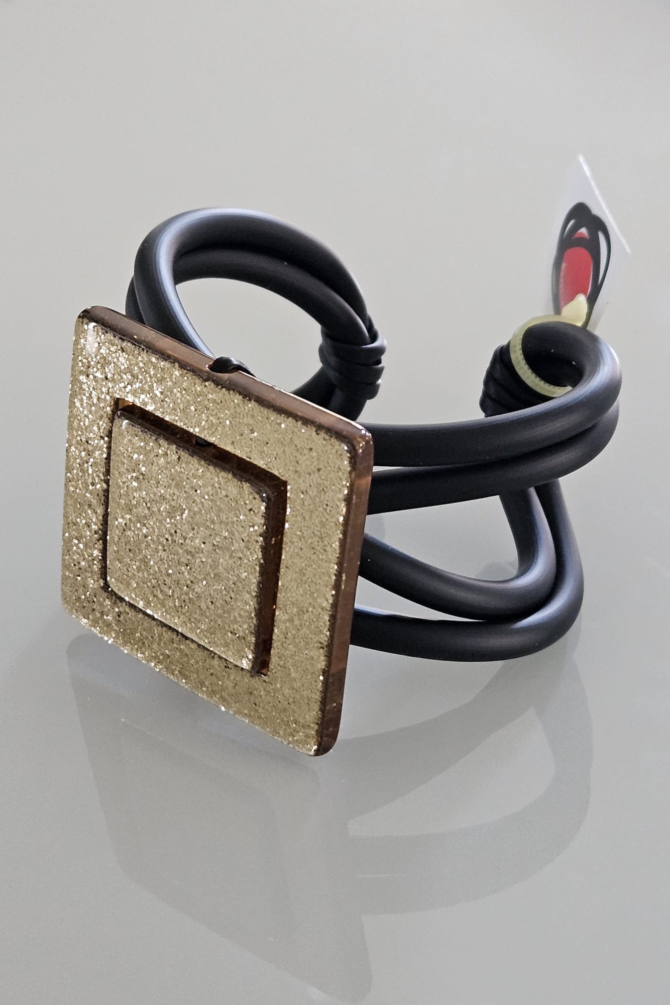 PULSERA NEGRA Y DORADA