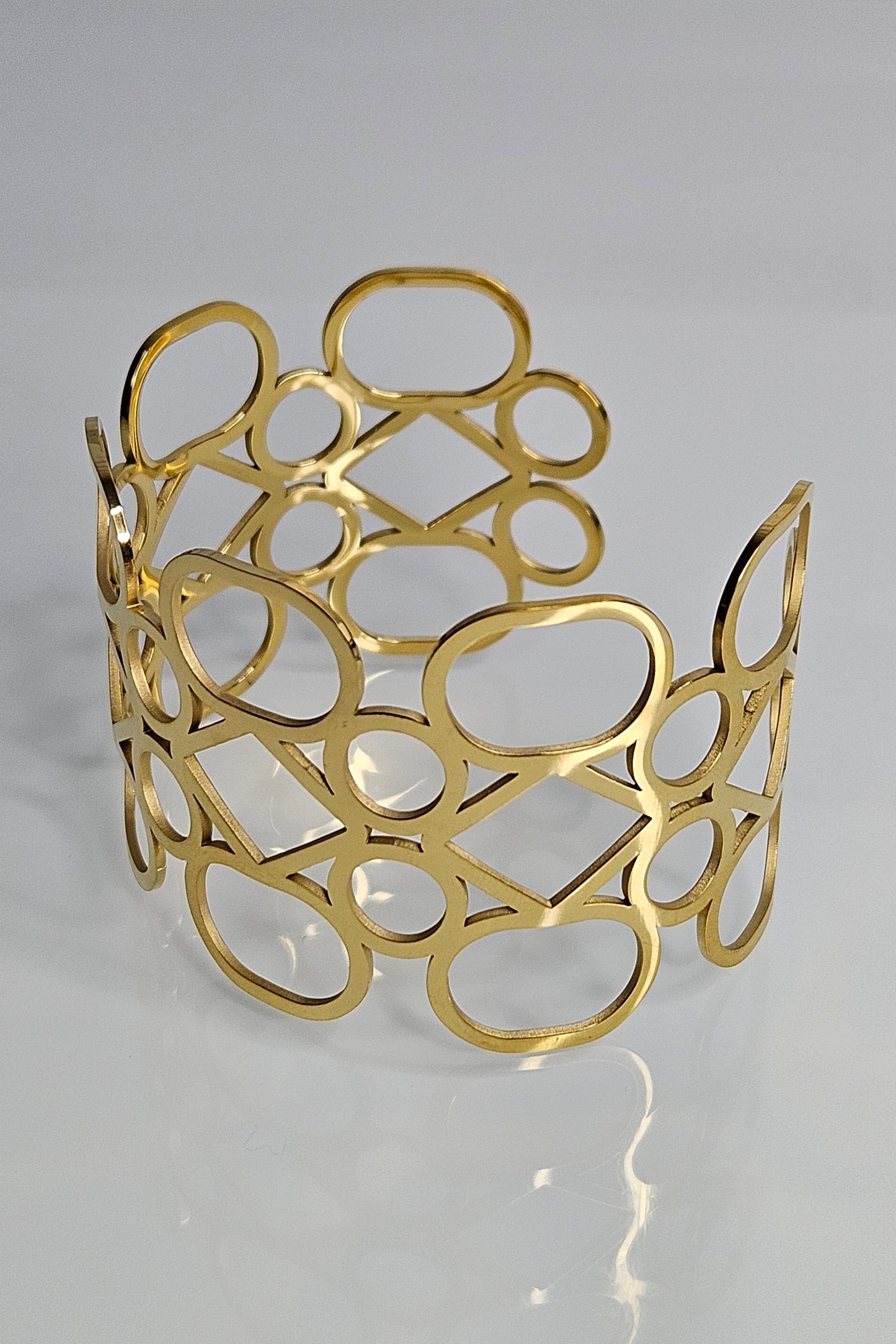 BANGLE DORADO CON DIFERENTES FIGURAS GEOMÉTRICAS
