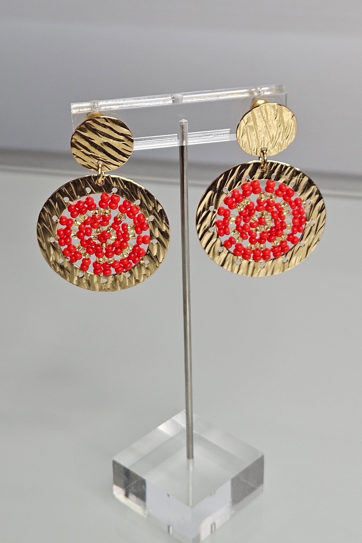 SET DE PULSERA TRENZADA Y ARETES DORADO Y ROJO