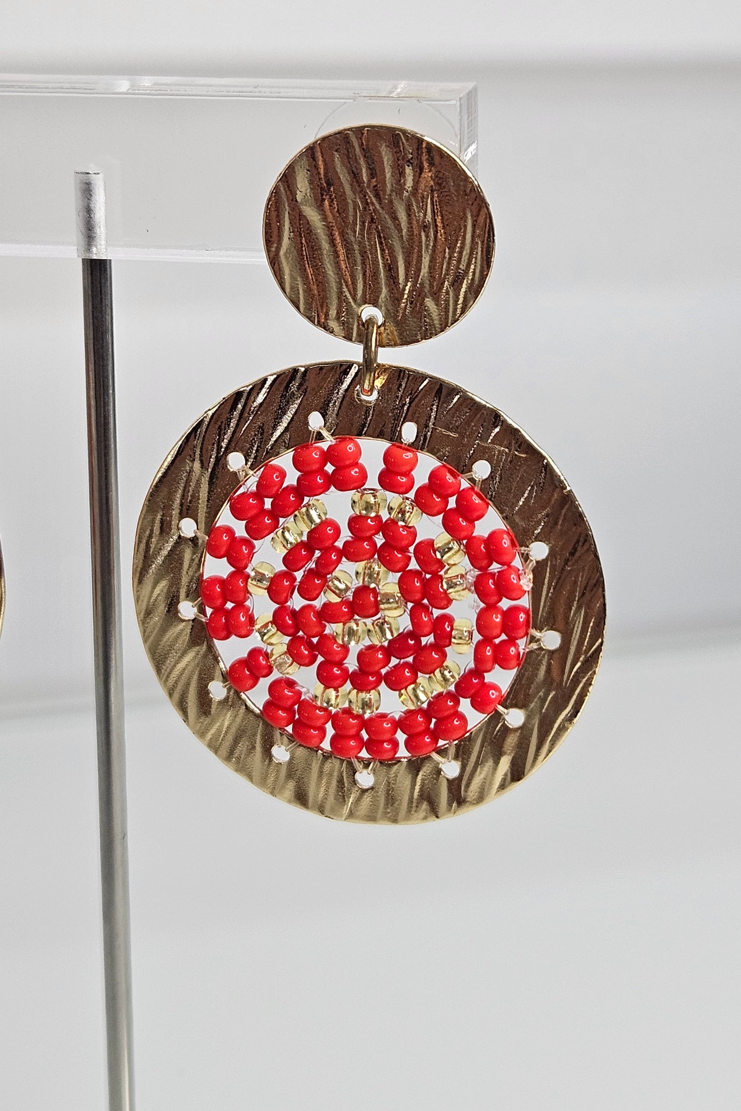 SET DE PULSERA TRENZADA Y ARETES DORADO Y ROJO