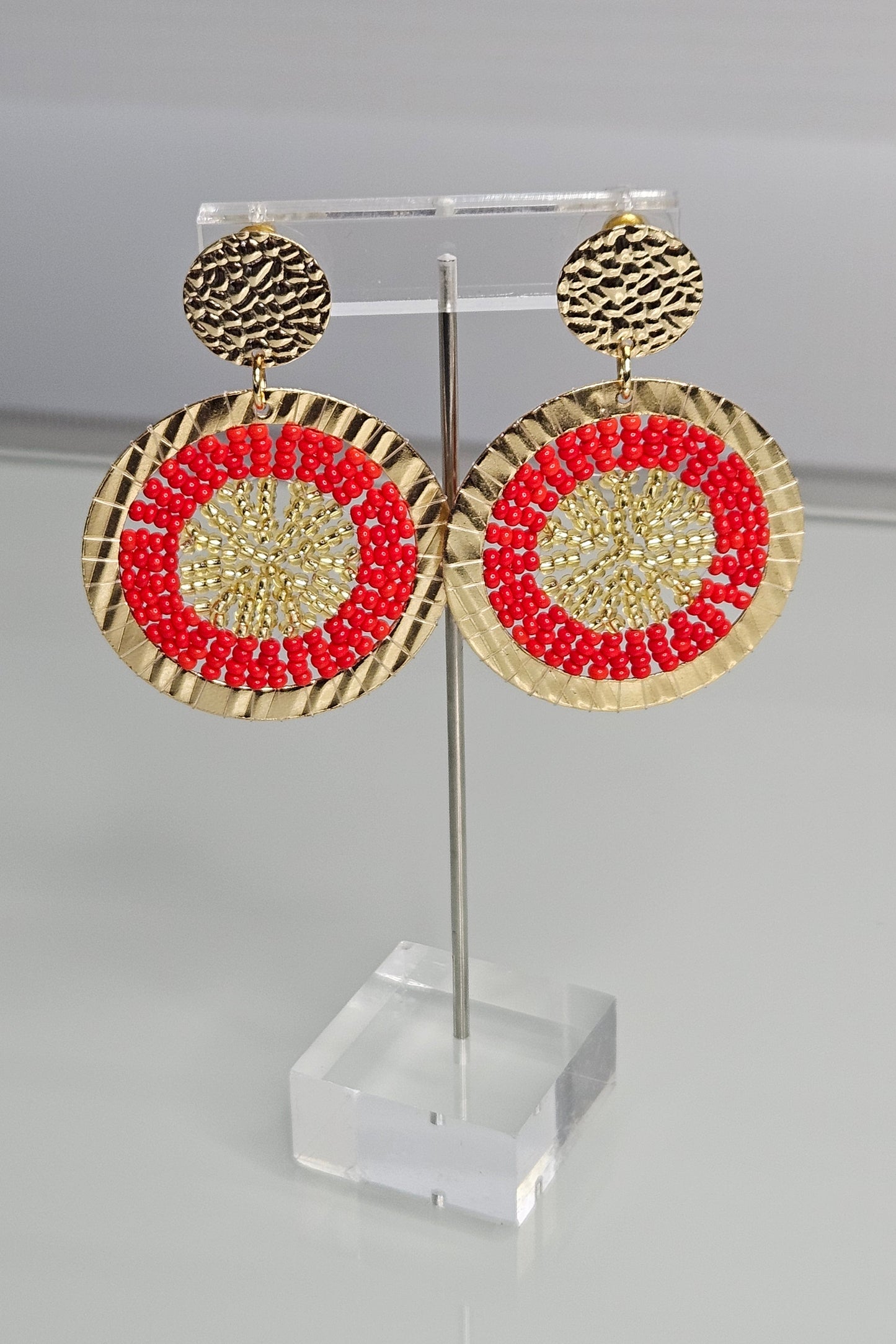 SET DE PULSERA TRENZADA Y ARETES DORADO Y ROJO