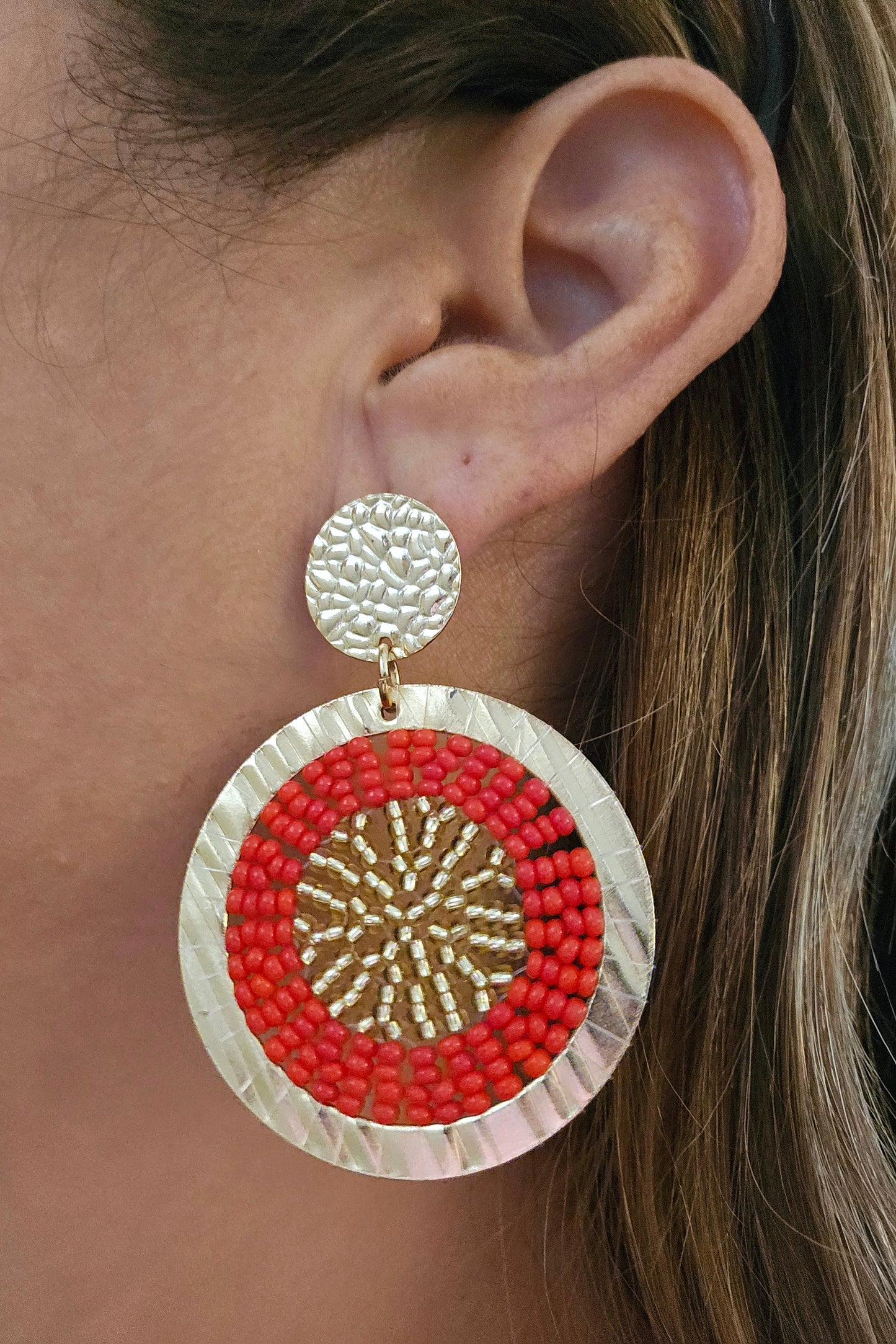 SET DE PULSERA TRENZADA Y ARETES DORADO Y ROJO