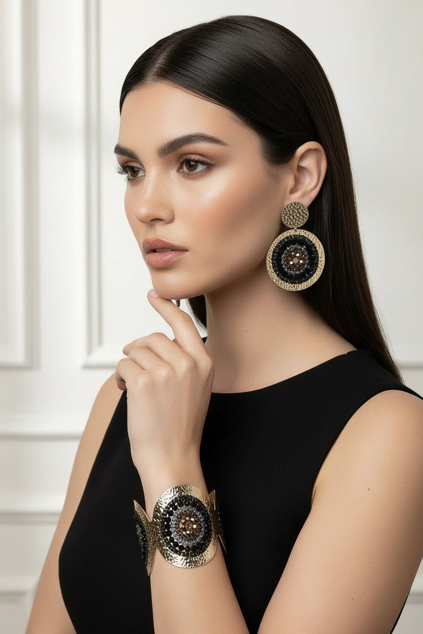 SET DE BRAZALETE Y ARETES DORADO CON NEGRO, GRIS Y BRONCE