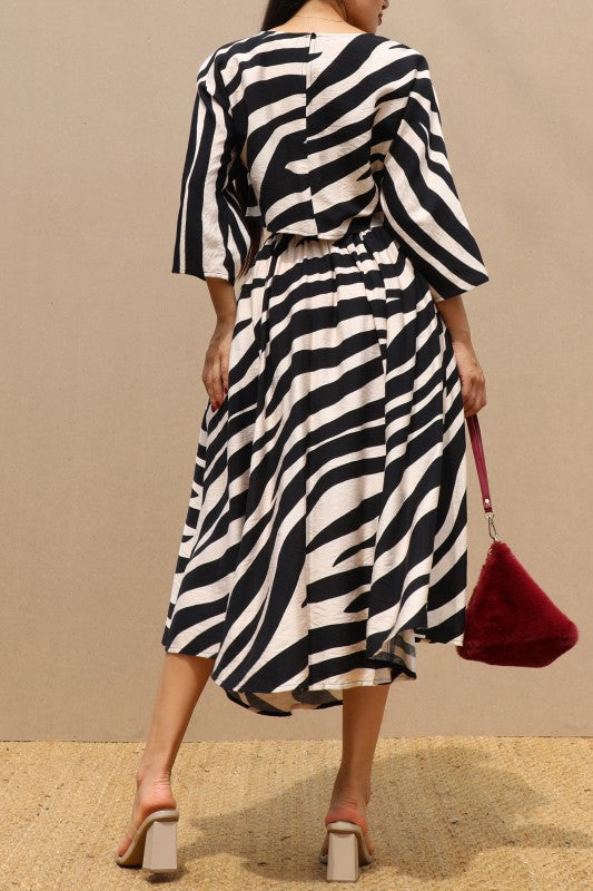 SET DE BLUSA Y FALDA IVORY Y NEGRO