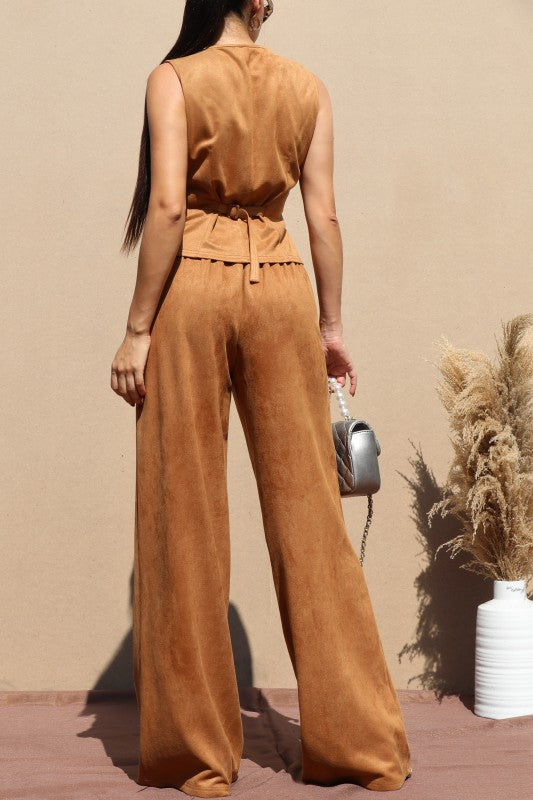 SET DE CHALECO Y PANTALÓN EN "SUEDE" CON BOTONES