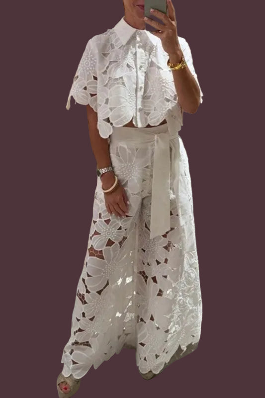 SET DE TOP Y PANTALÓN CON ABERTURAS FLORALES
