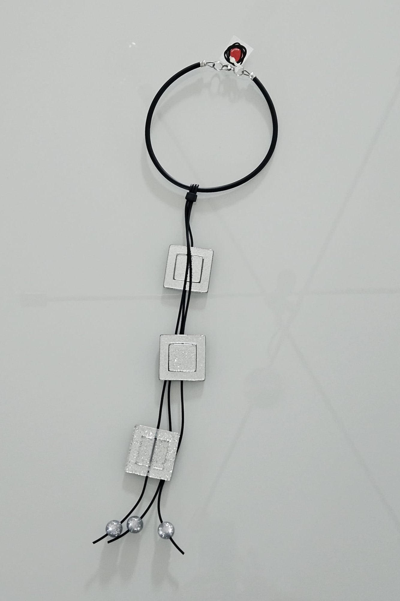 COLLAR NEGRO Y PLATEADO