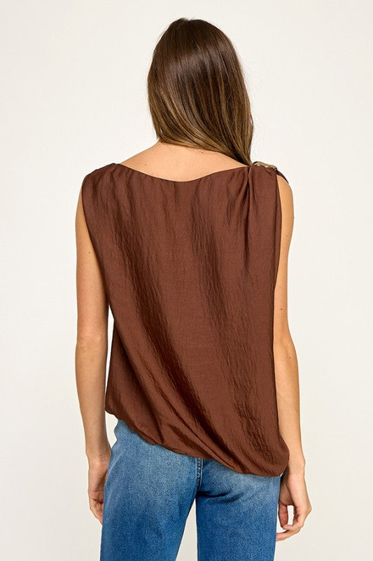 BLUSA MARRÓN DE MANGA CORTA