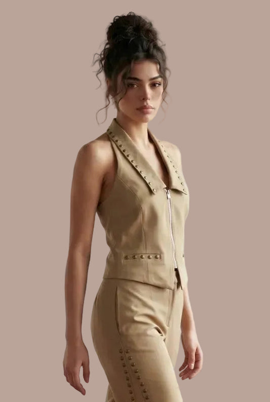 TOP HALTER TIPO CHALECO CON TACHUELAS