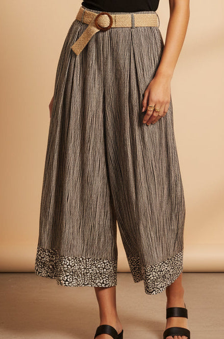 PANTALÓN DE RAYAS CON CORREA