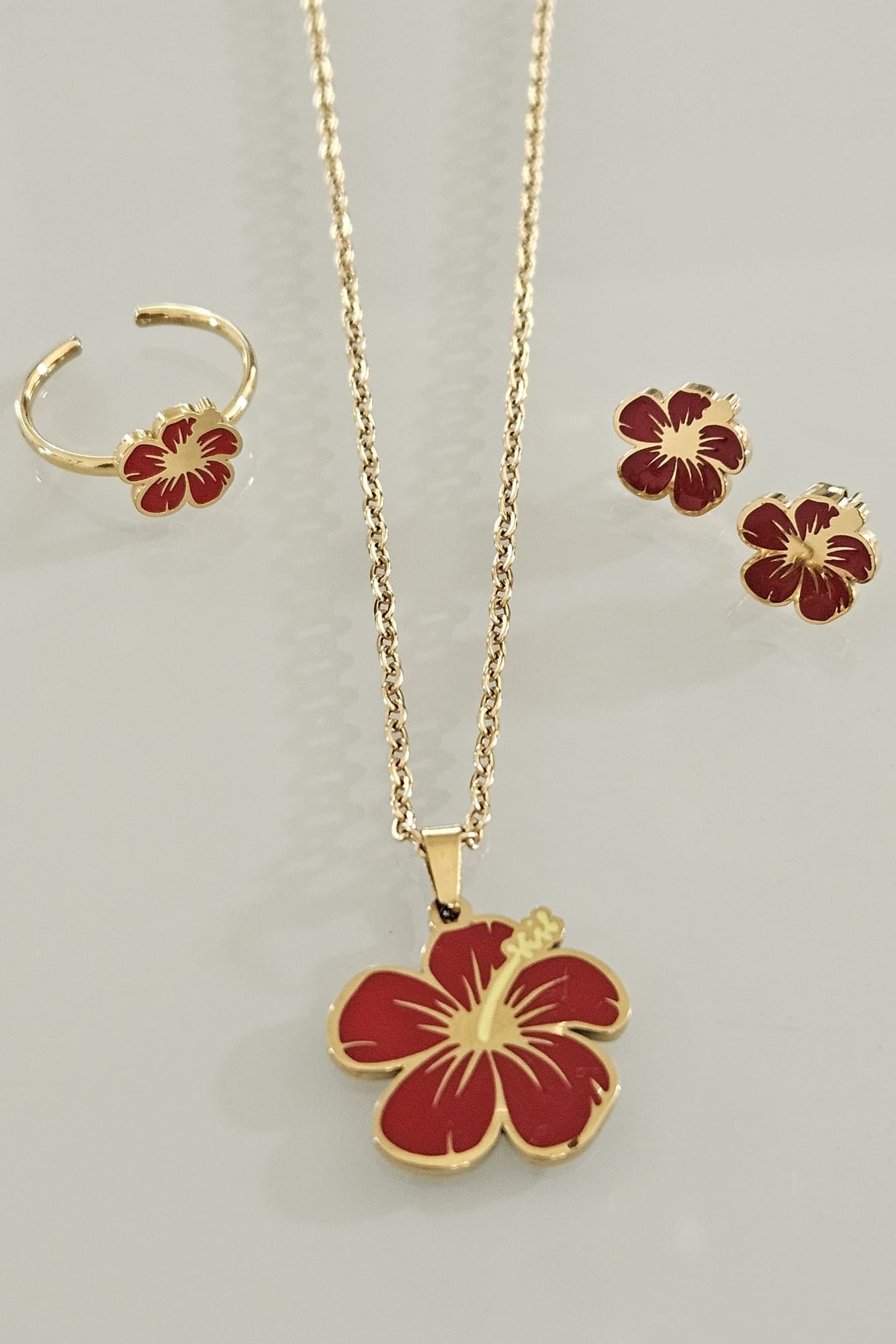 SET DORADO CON AMAPOLA ROJA