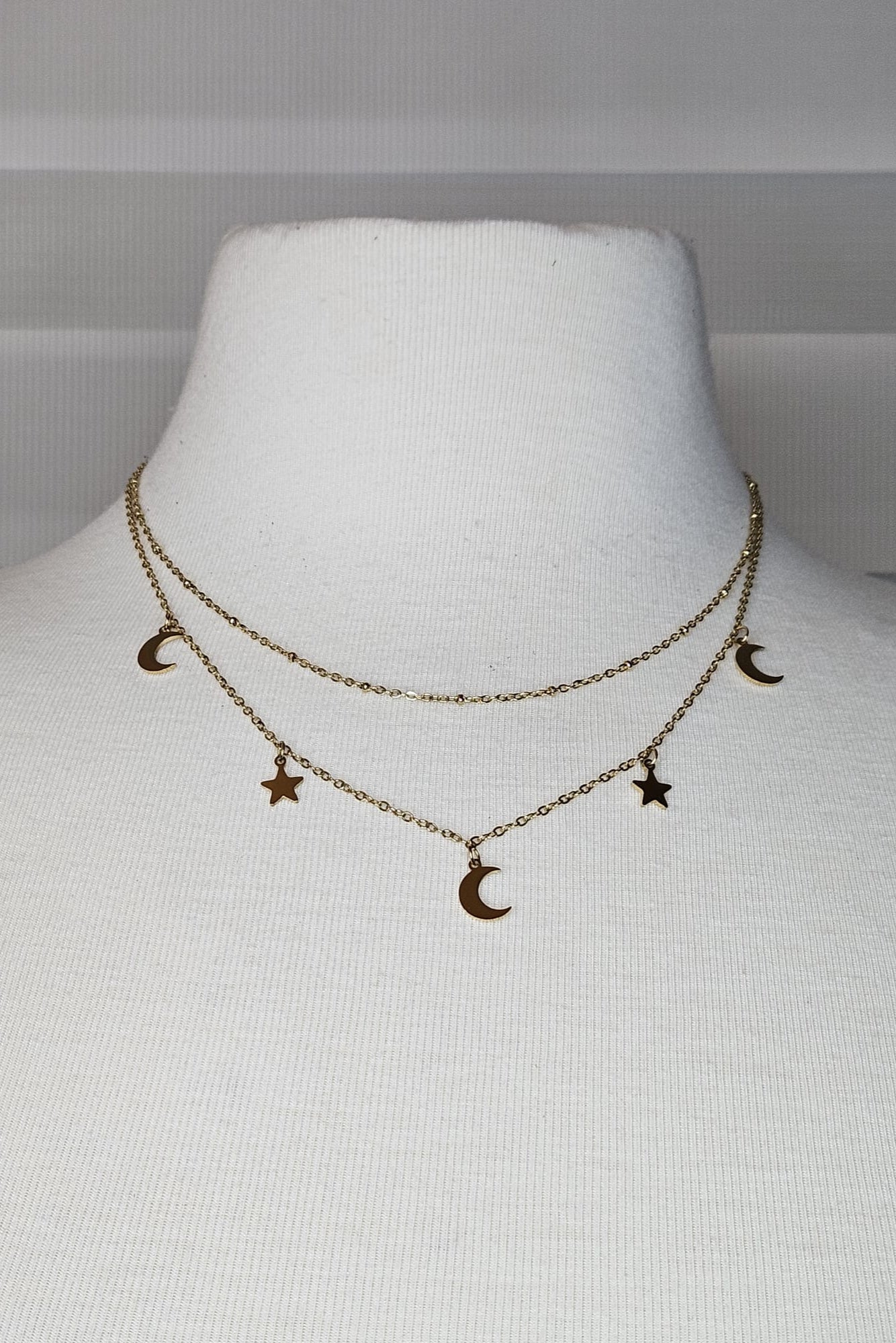 CADENA DORADA EN LAYERS CON LUNAS Y ESTRELLAS
