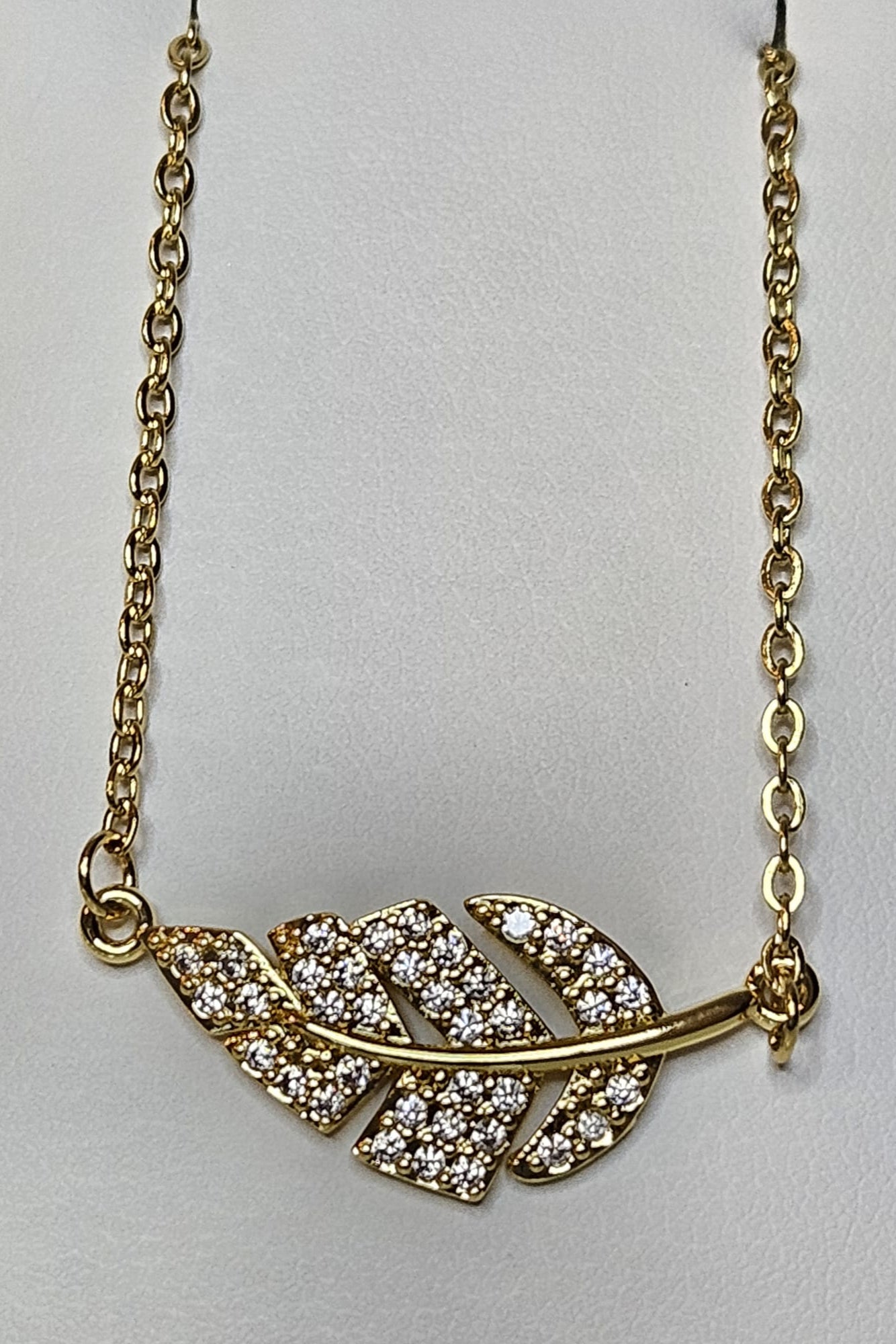 CADENA DORADA DE HOJA CON BRILLANTES