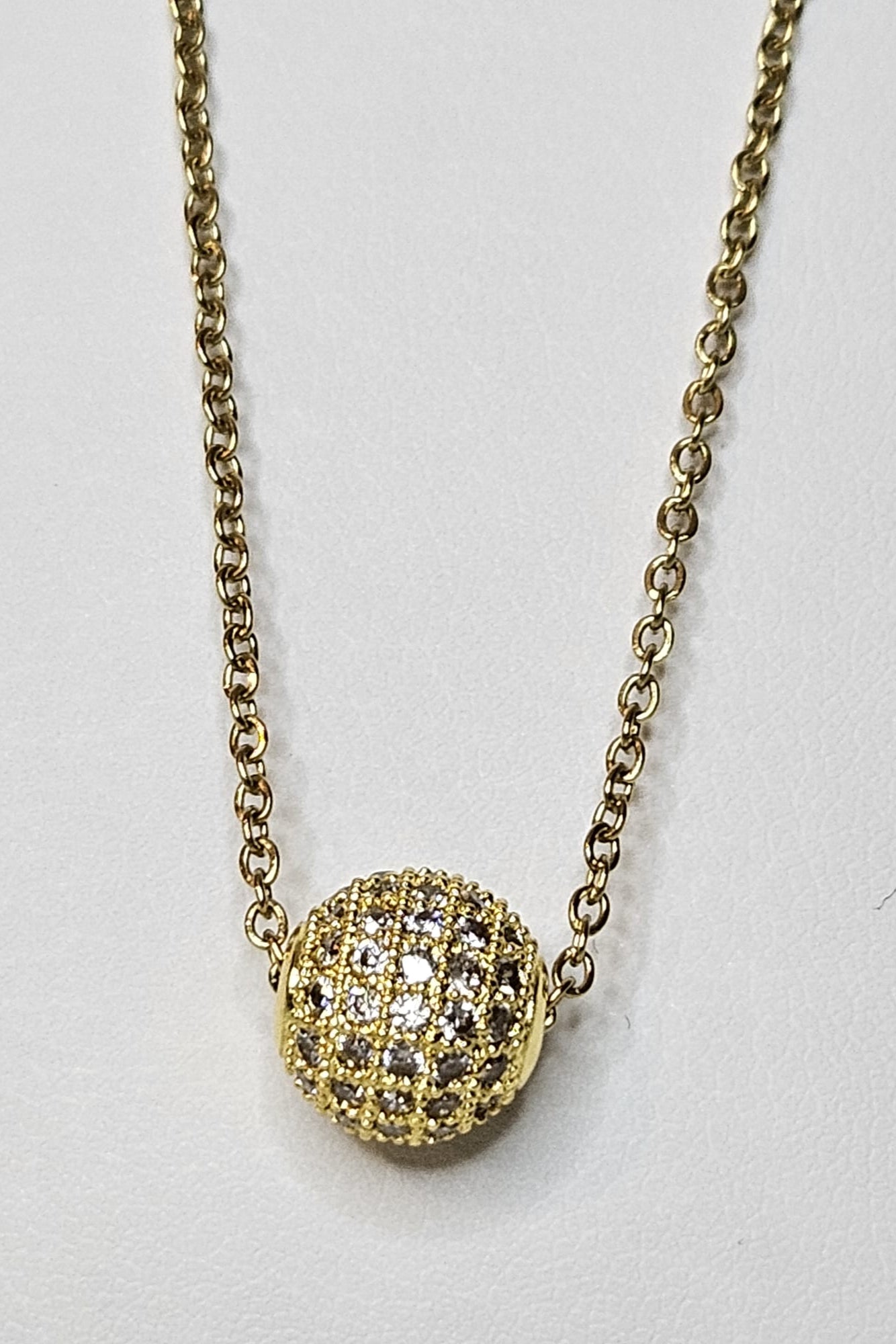 CADENA DORADA CON PENDANT DE ESFERA CON BRILLANTES