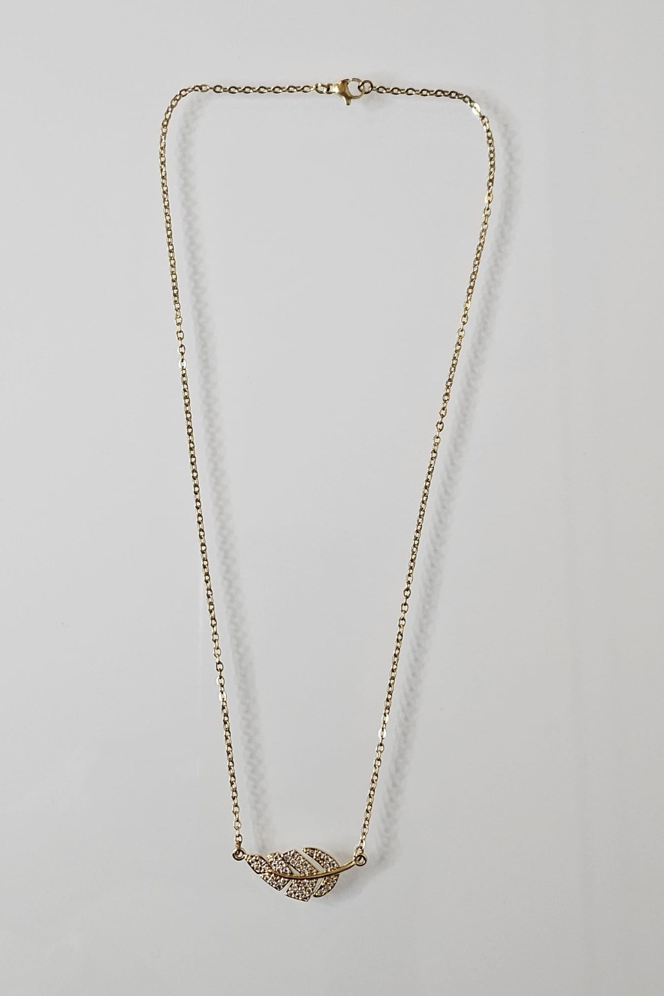 CADENA DORADA DE HOJA CON BRILLANTES