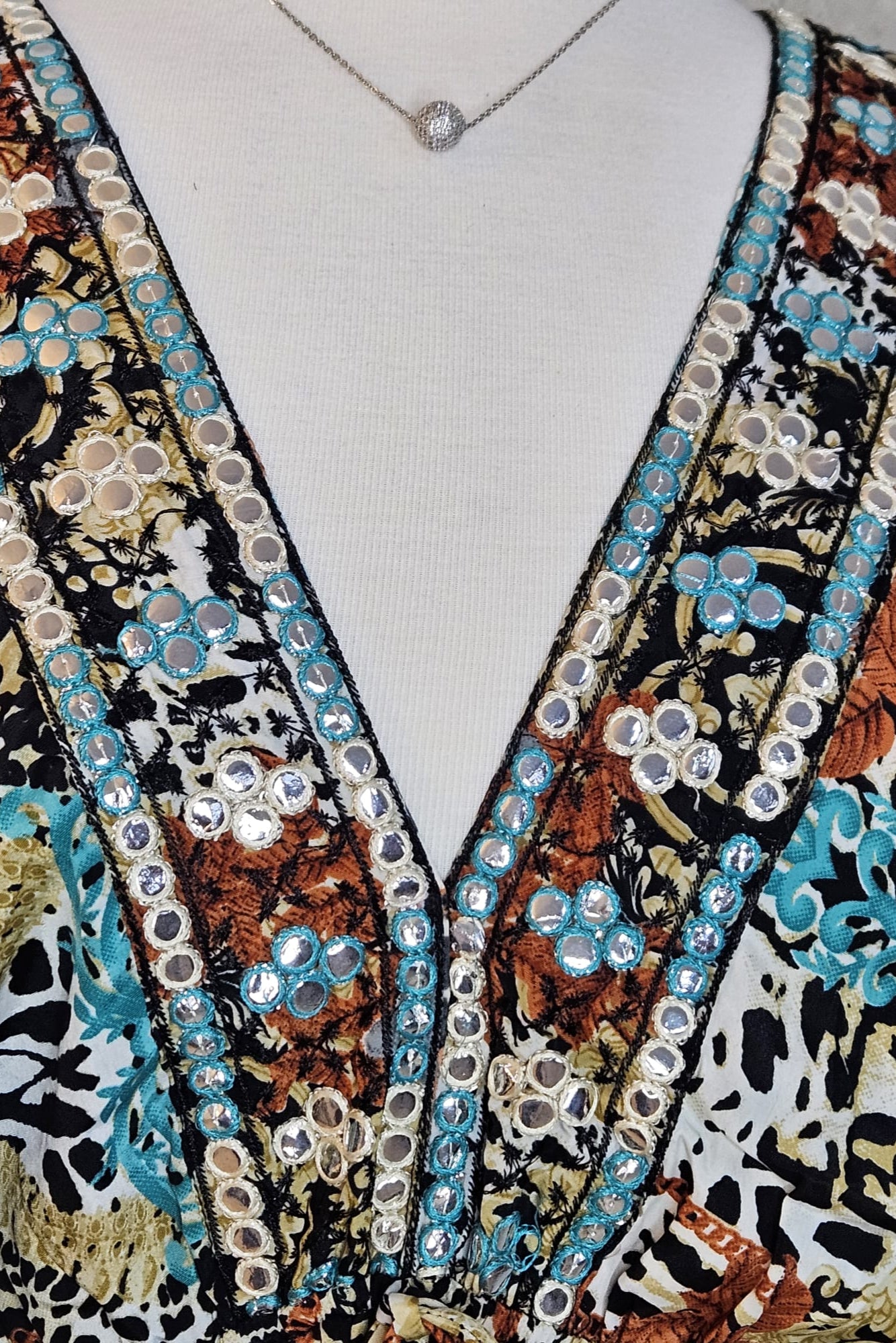 MAXI-DRESS "BOHO" CON TONOS DE AZUL, TERRACOTA Y ANIMAL PRINT