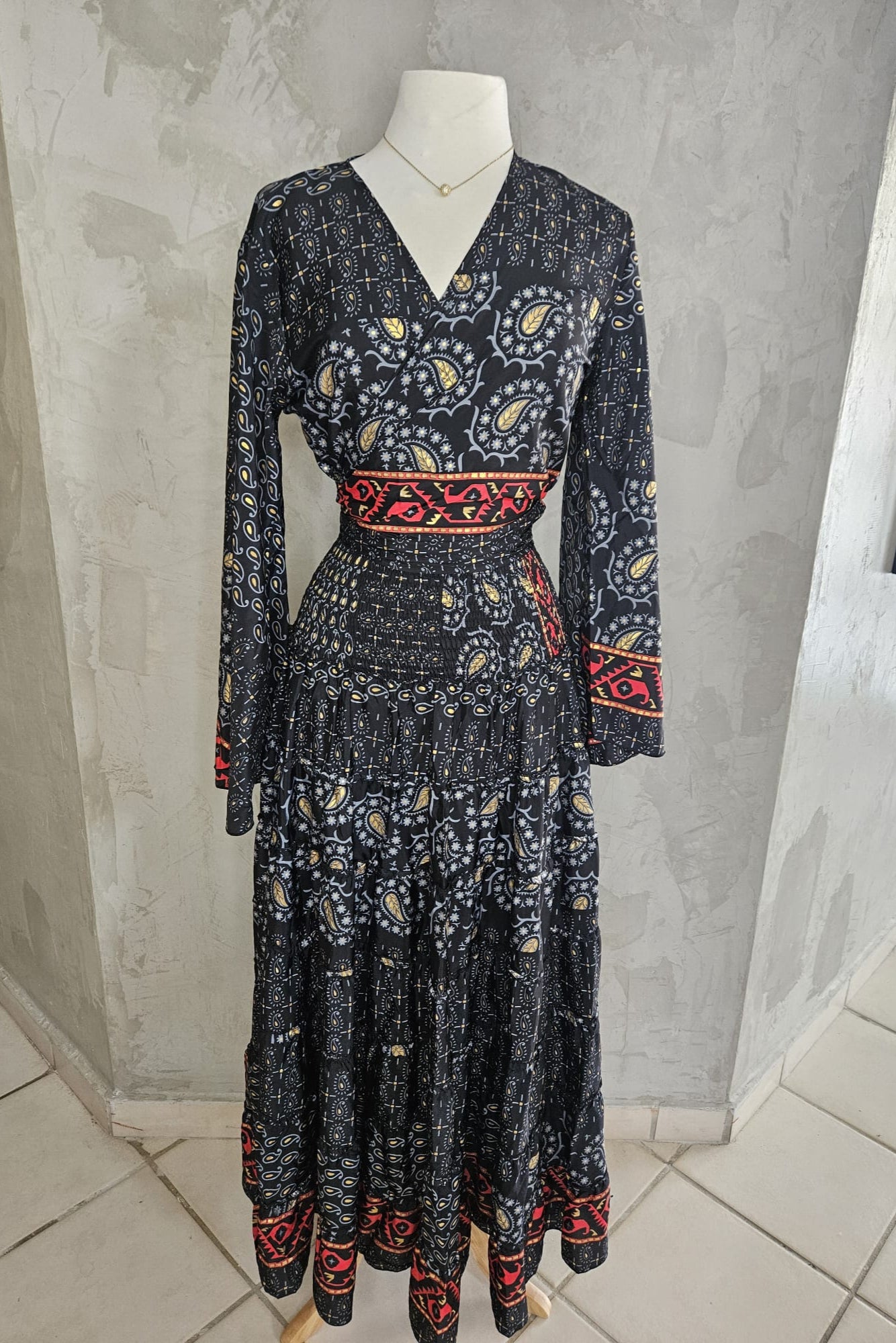 LONG SKIRT AND BLOUSE SET WITH BLACK, WHITE, AND RED PRINT