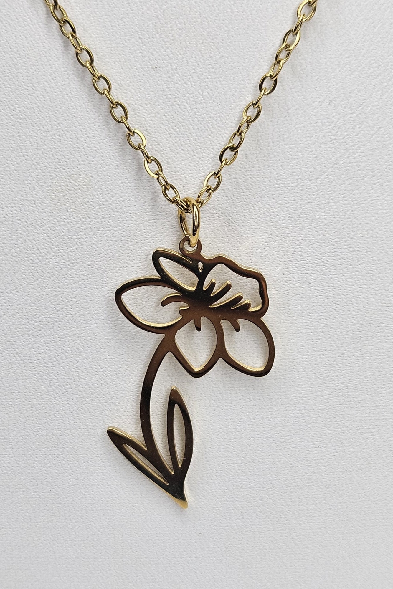 CADENA DORADA CON PENDANT DE FLOR