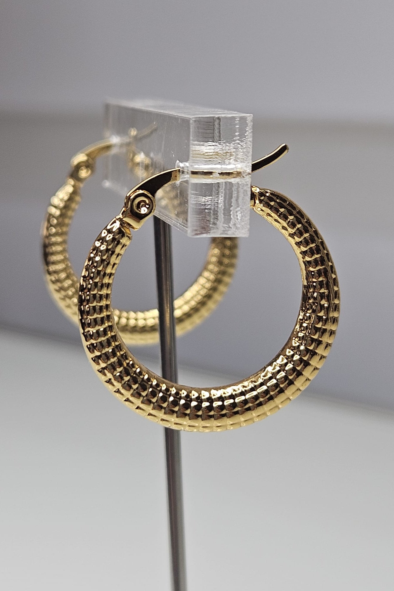 PANTALLAS DORADAS DE ARGOLLAS CON TEXTURA