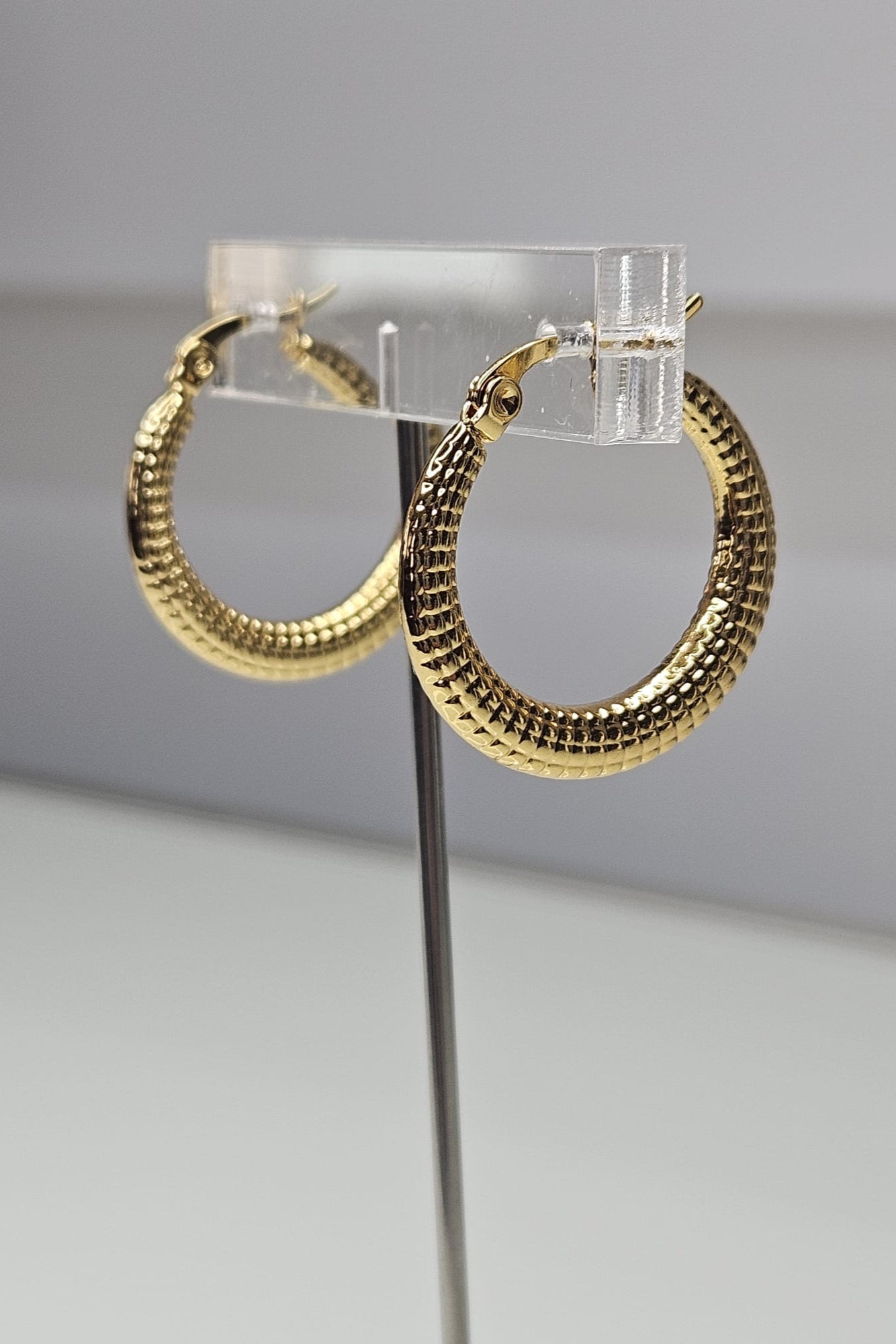 PANTALLAS DORADAS DE ARGOLLAS CON TEXTURA