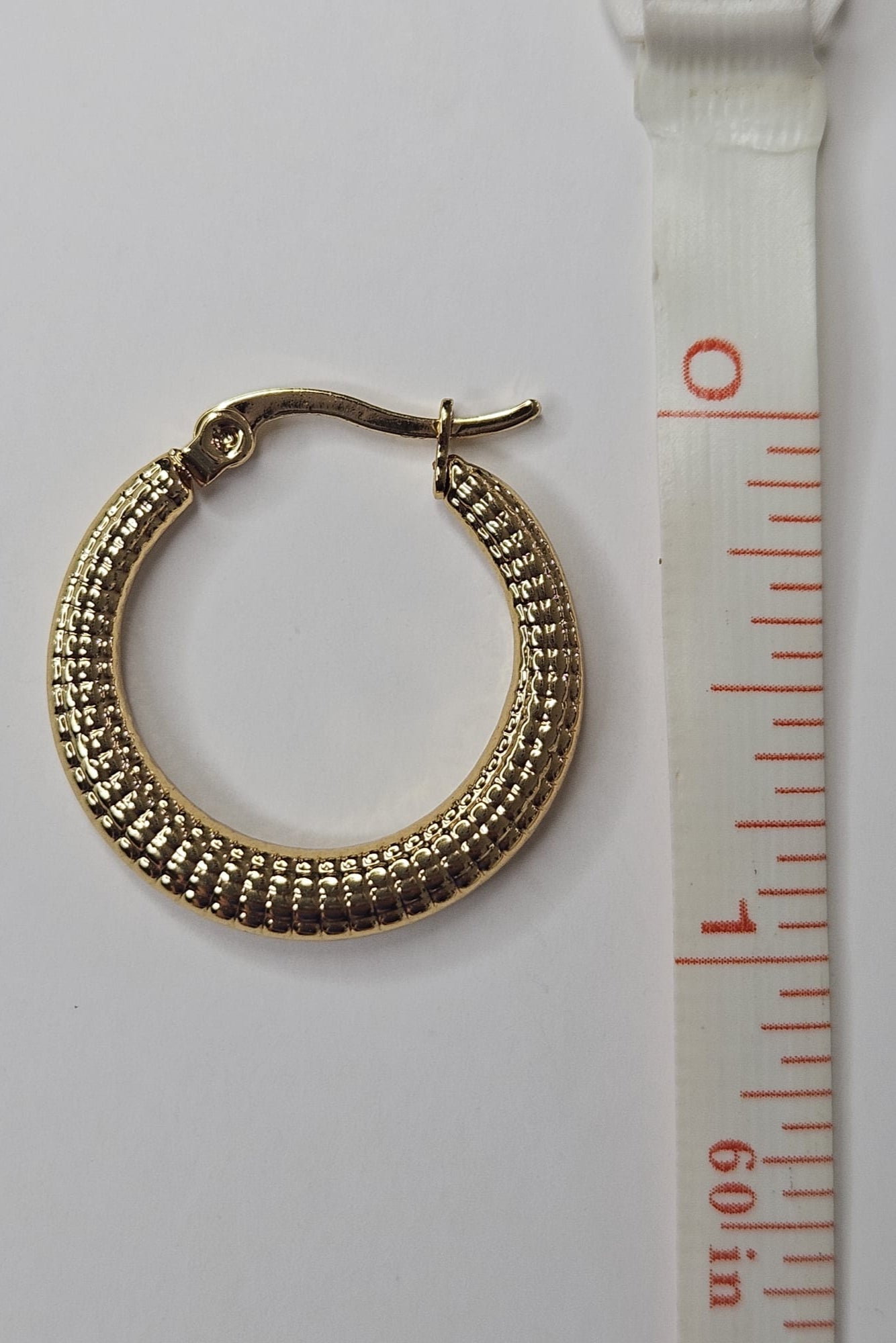 PANTALLAS DORADAS DE ARGOLLAS CON TEXTURA