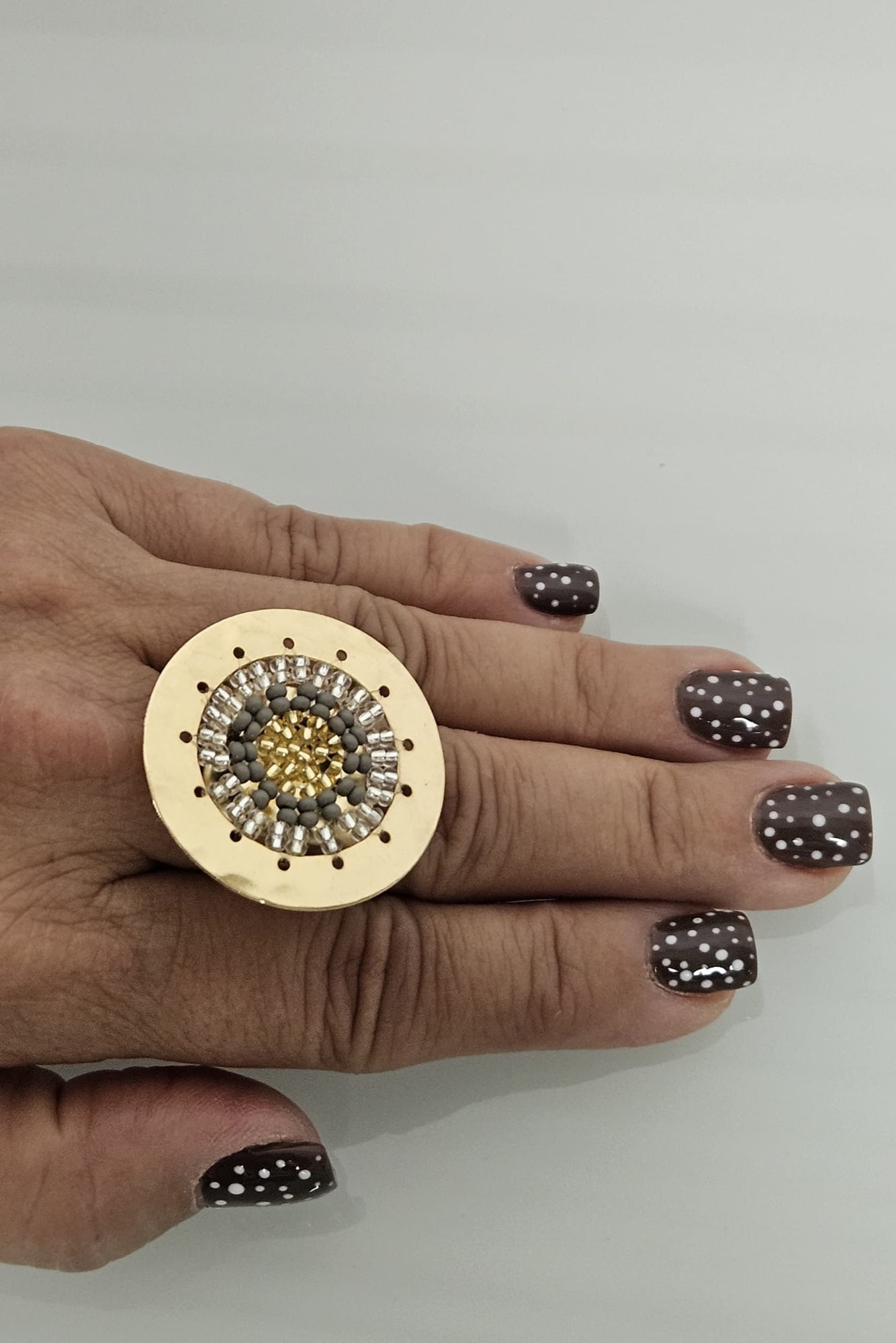 SORTIJA GRANDE DORADA CON GRIS Y TRANSPARENTE