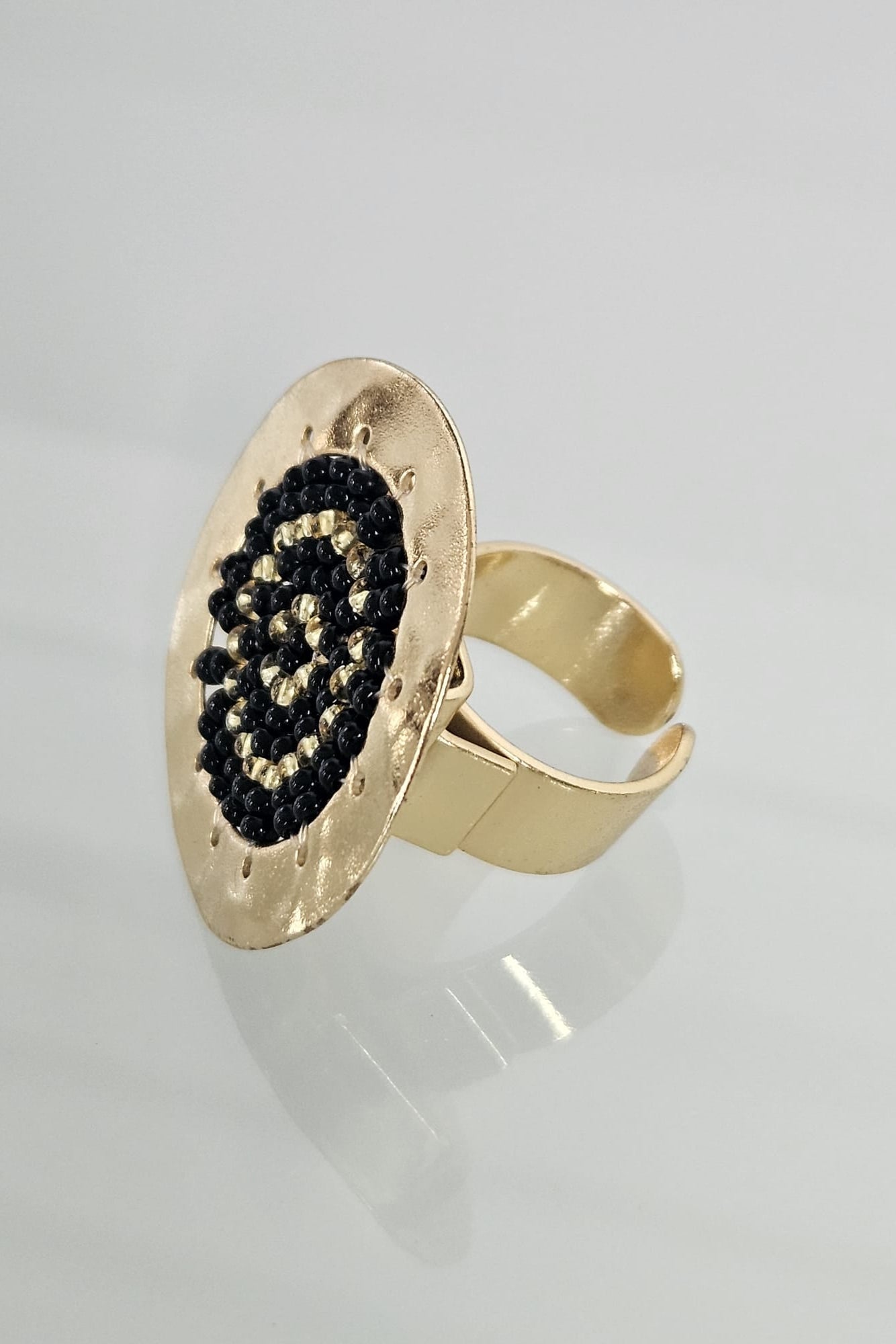 SORTIJA DORADA CON NEGRO