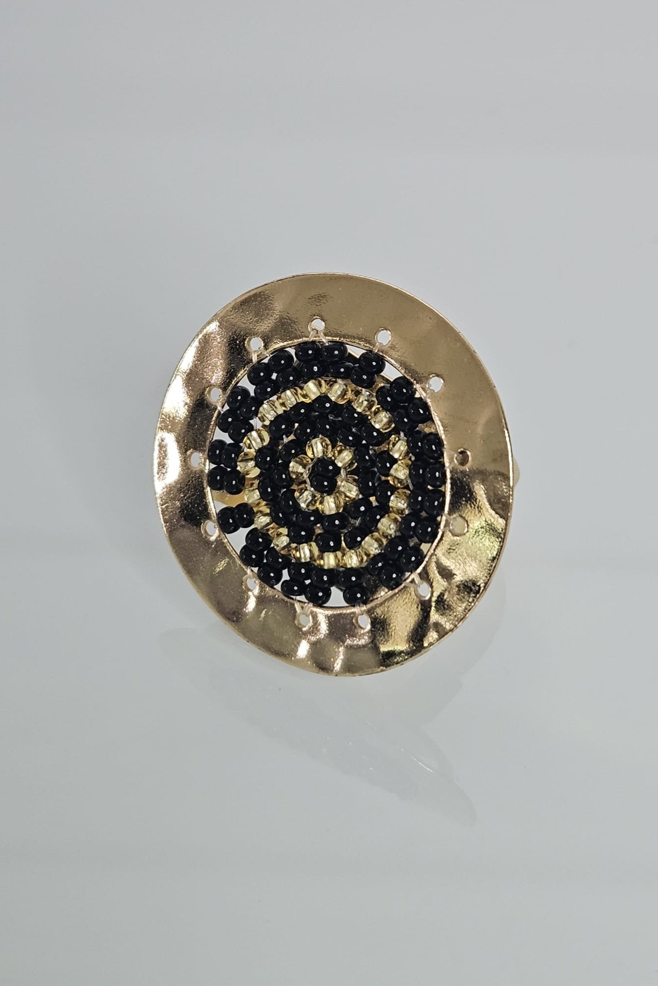 SORTIJA DORADA CON NEGRO