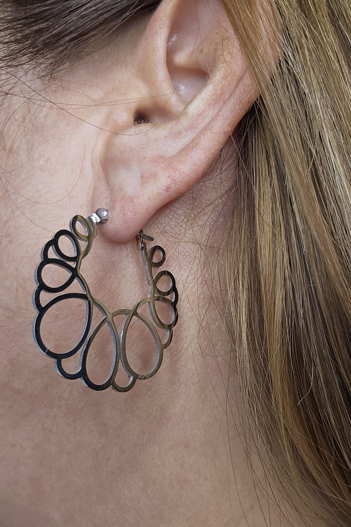 PANTALLAS "HOOPS" PLATEADAS ENTRELAZADAS