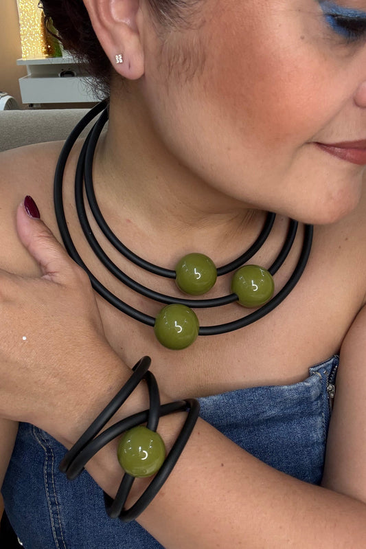 COLLAR NEGRO Y VERDE