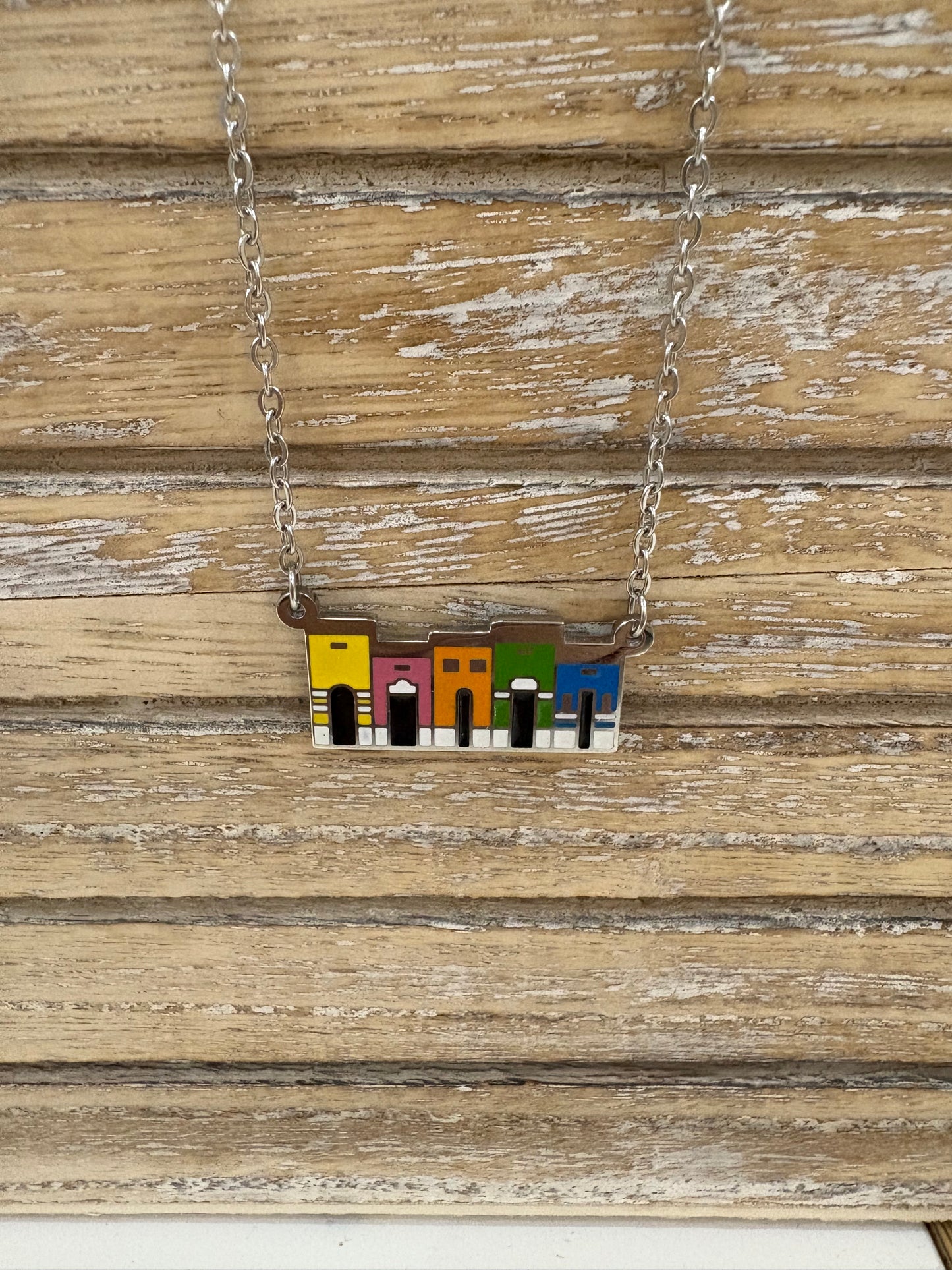 CADENA CASITAS DE COLORES DEL VSJ